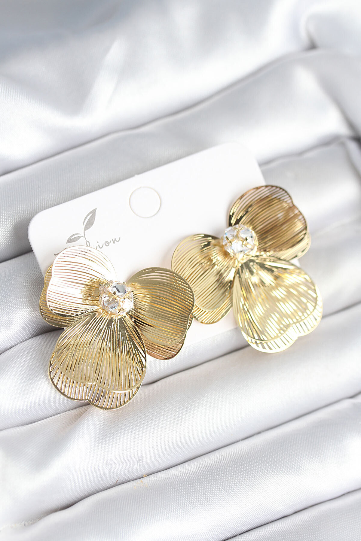 Toptan Bulurum Çiçek Model Gold Renk Pirinç Kadın Küpe