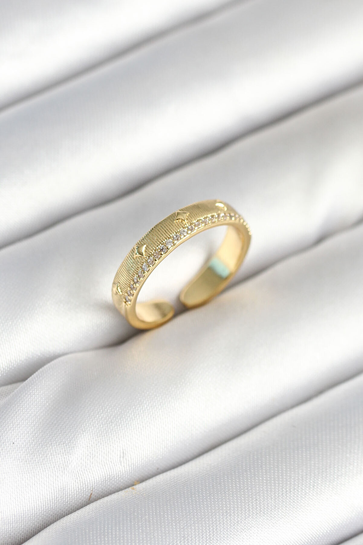 Toptan Bulurum Gold Renk Şerit Zirkon Taşlı Kadın Yüzük