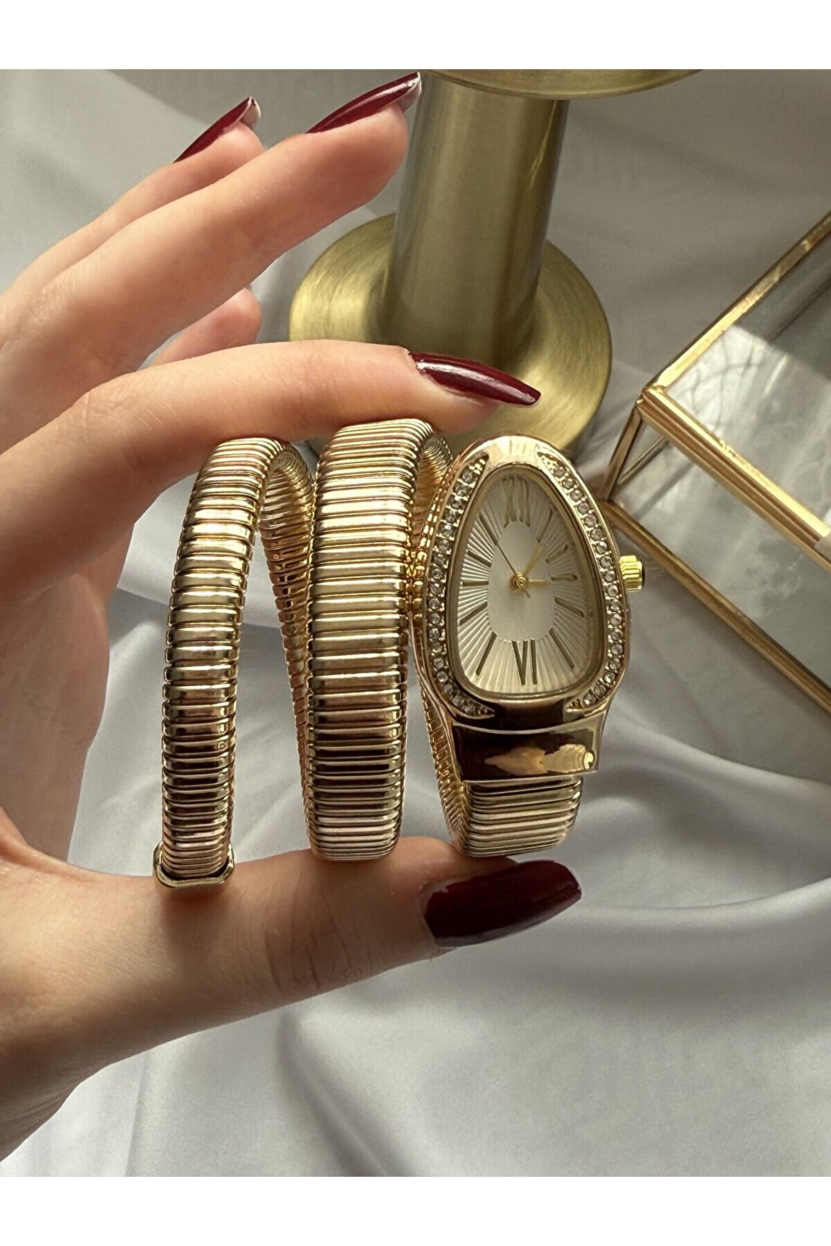 Ateli̇er Emi̇ne Gold Taşlı Yılan Model Saat