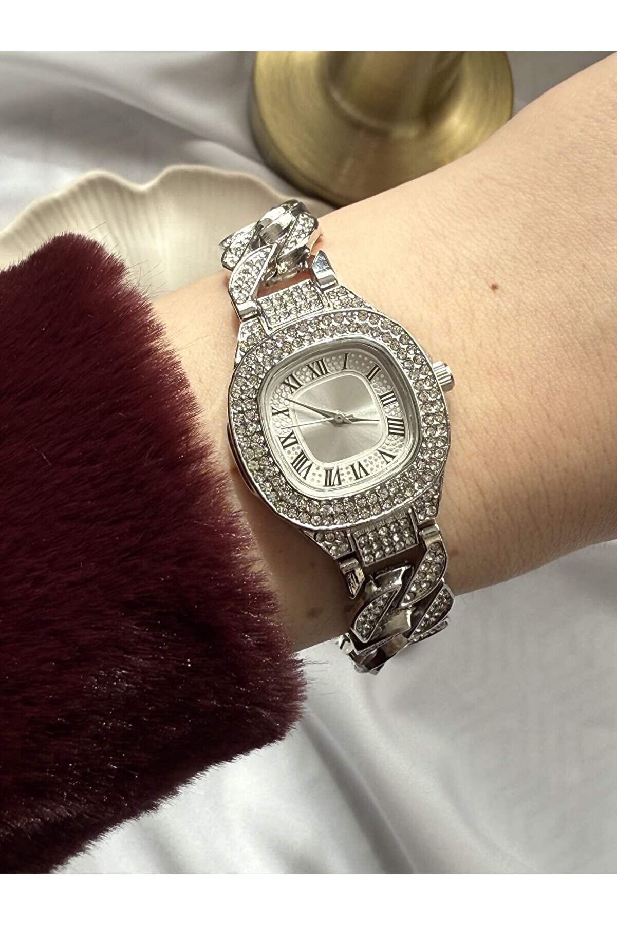 Ateli̇er Emi̇ne Zi̇rkon Taş İşlemeli̇ Lüx Saat