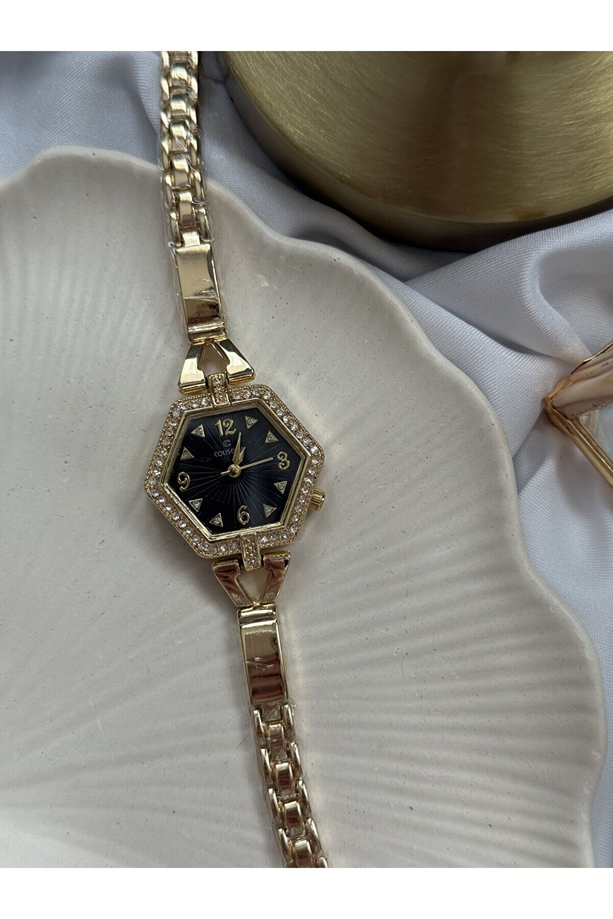 Ateli̇er Emi̇ne Si̇yah Cam Detaylı Saat