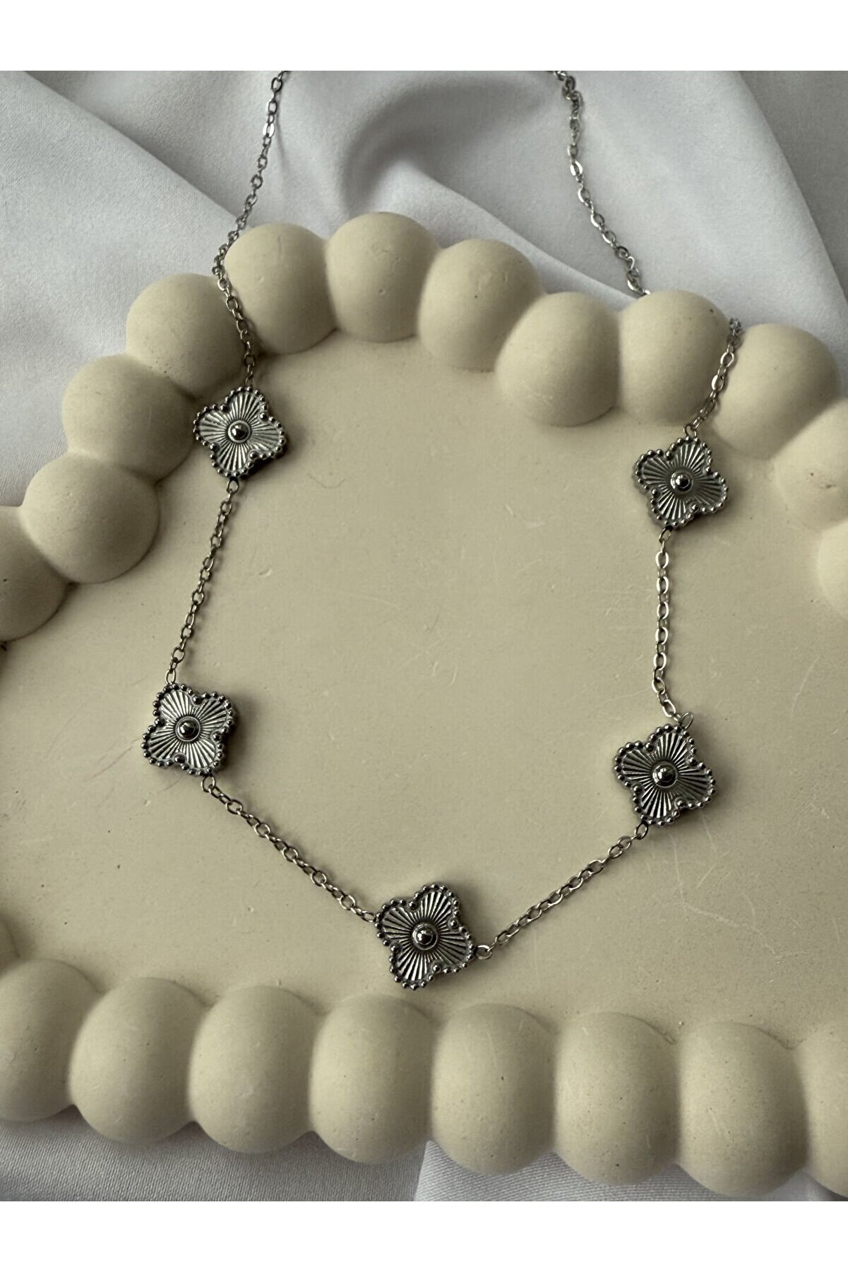 Ateli̇er Emi̇ne Beş Yonca Detaylı Gümüş Kolye
