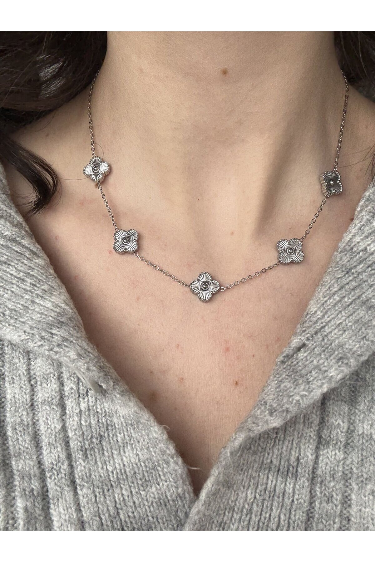 Ateli̇er Emi̇ne Beş Yonca Detaylı Gümüş Kolye