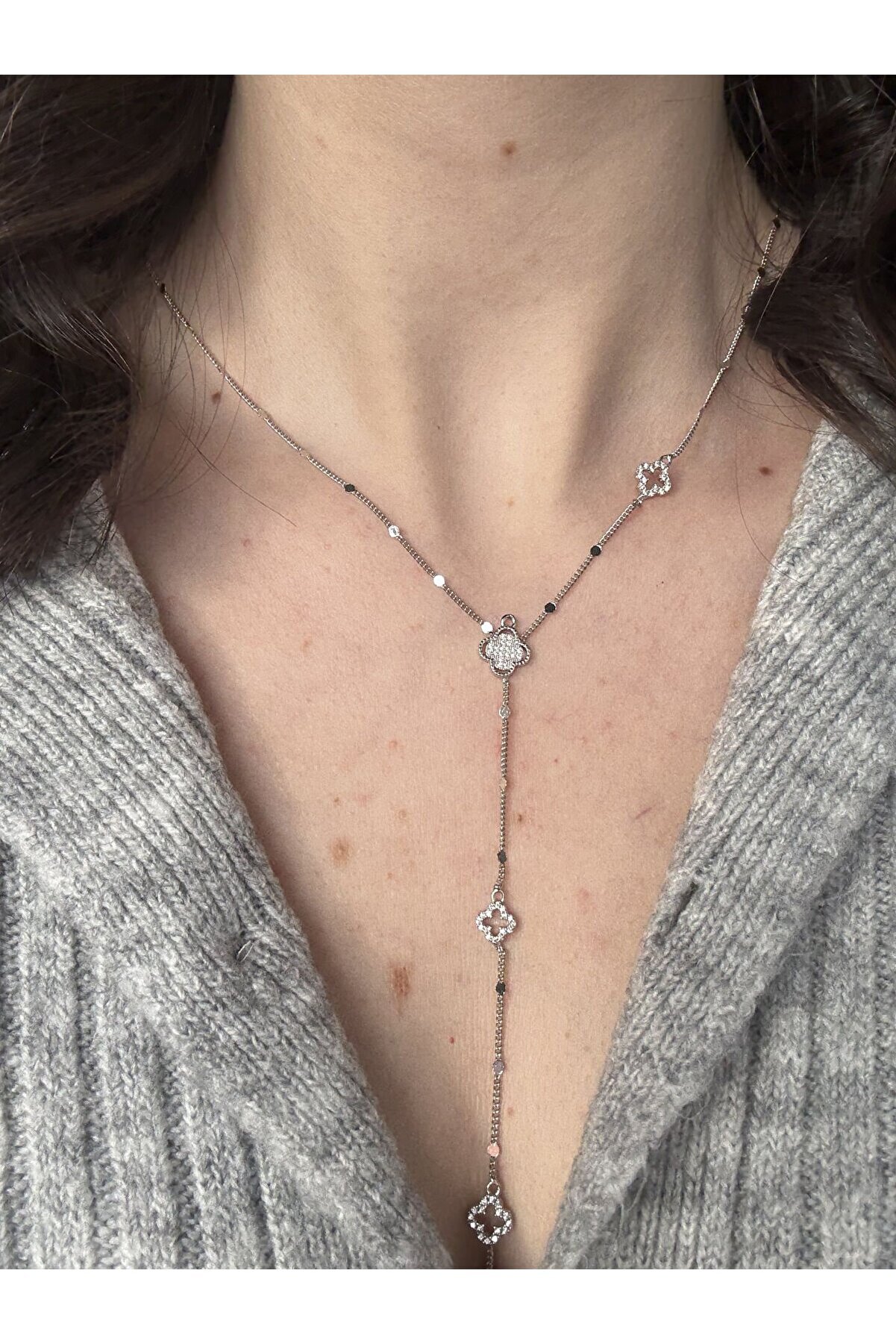 Ateli̇er Emi̇ne Yonca Detaylı Y Kolye