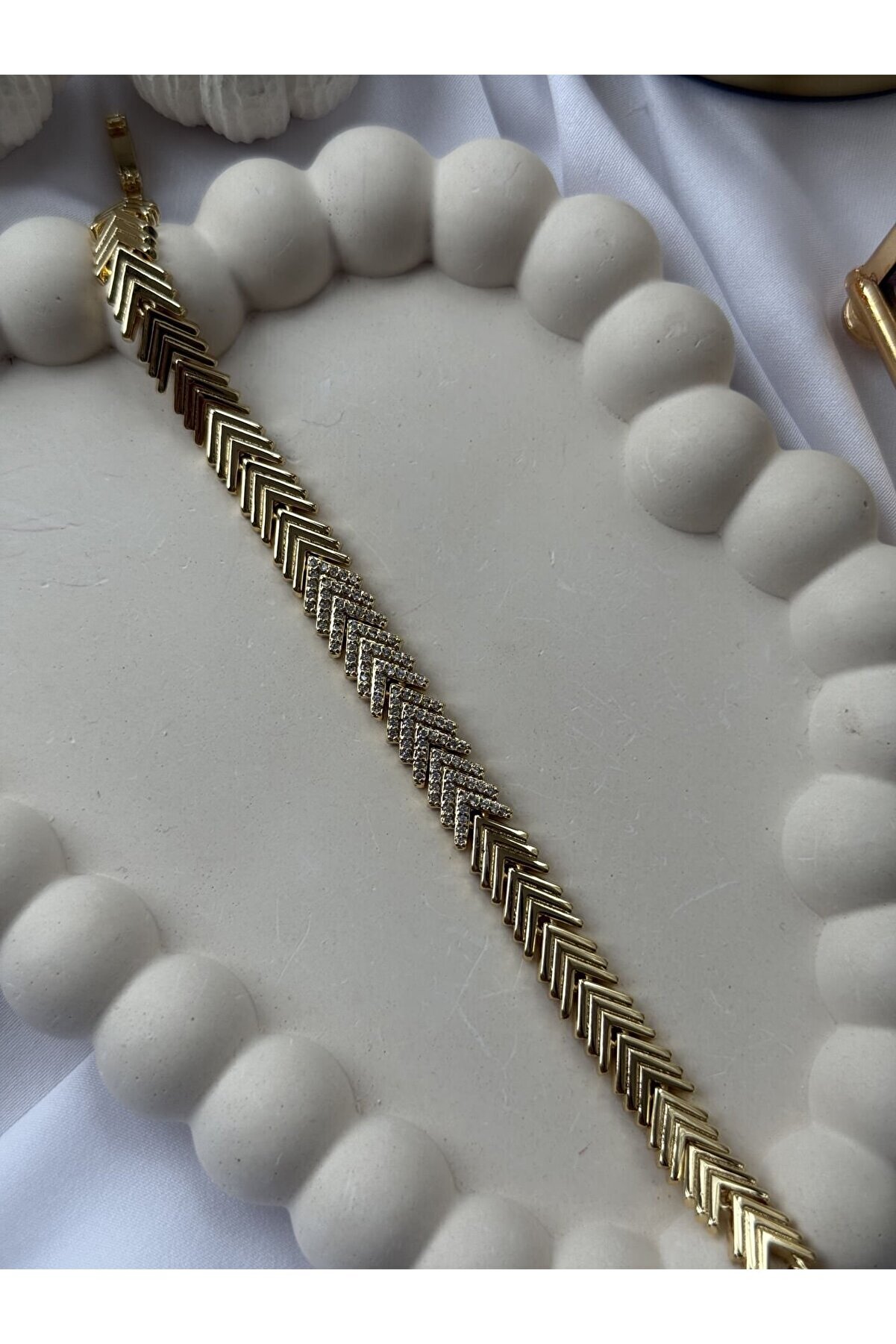 Ateli̇er Emi̇ne Zi̇rkon Taşlı Balıksırtı Bi̇lekli̇k