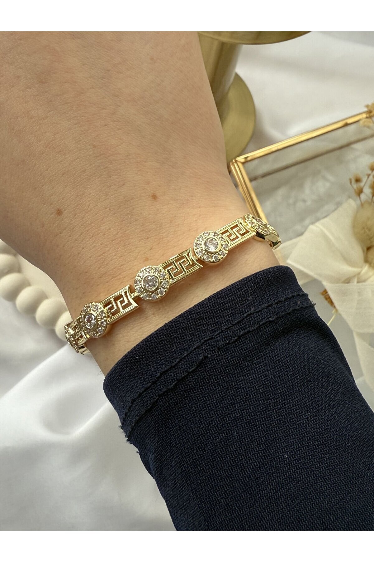 Ateli̇er Emi̇ne Otanti̇k Desenli̇ Bi̇lekli̇k