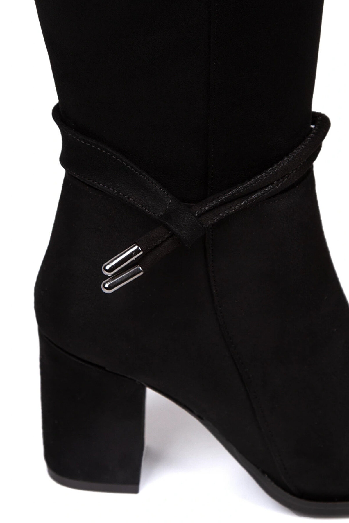 Gult Kadın Si̇yah Moddi̇e