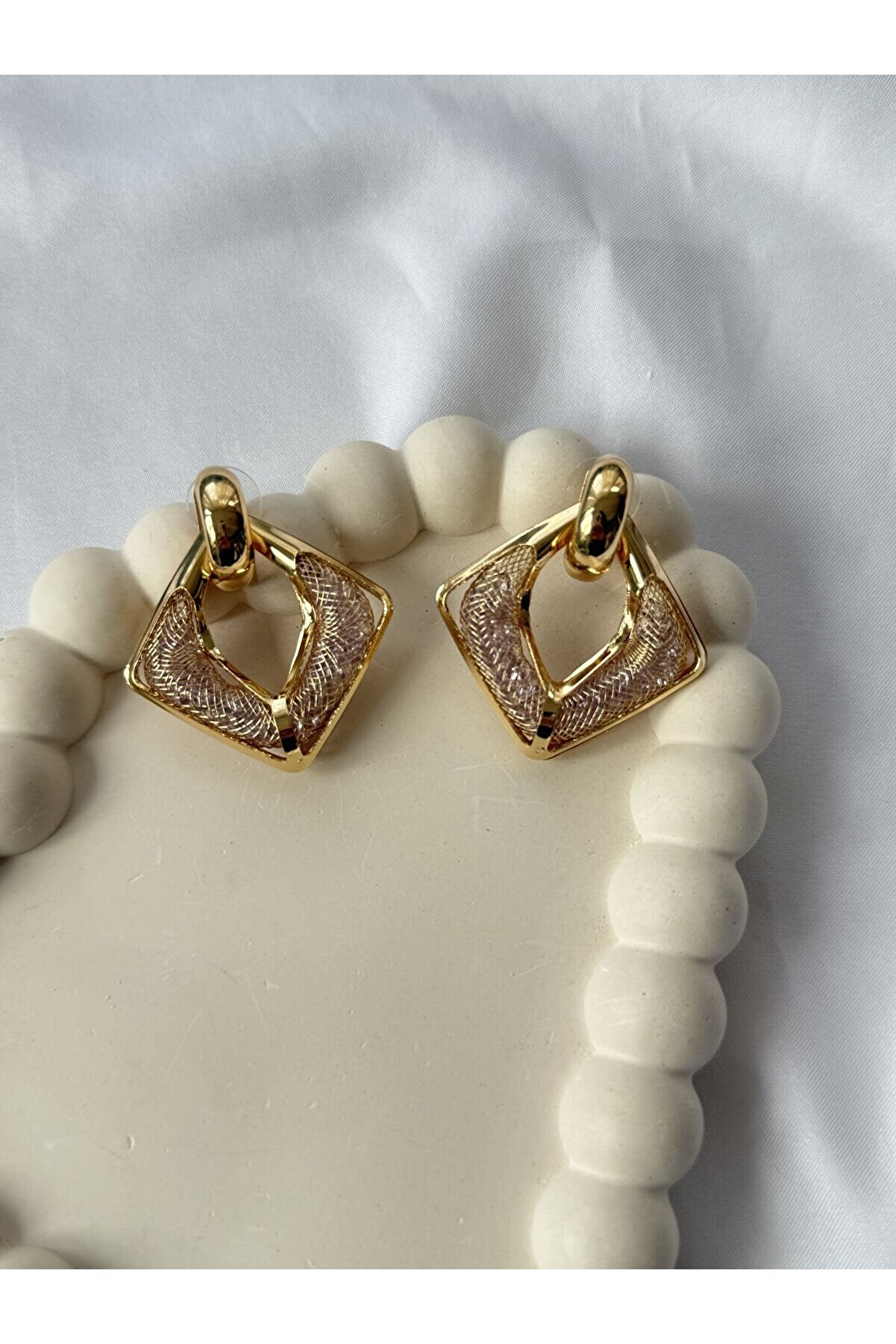 Ateli̇er Emi̇ne Işıltı Detaylı Gold Küpe