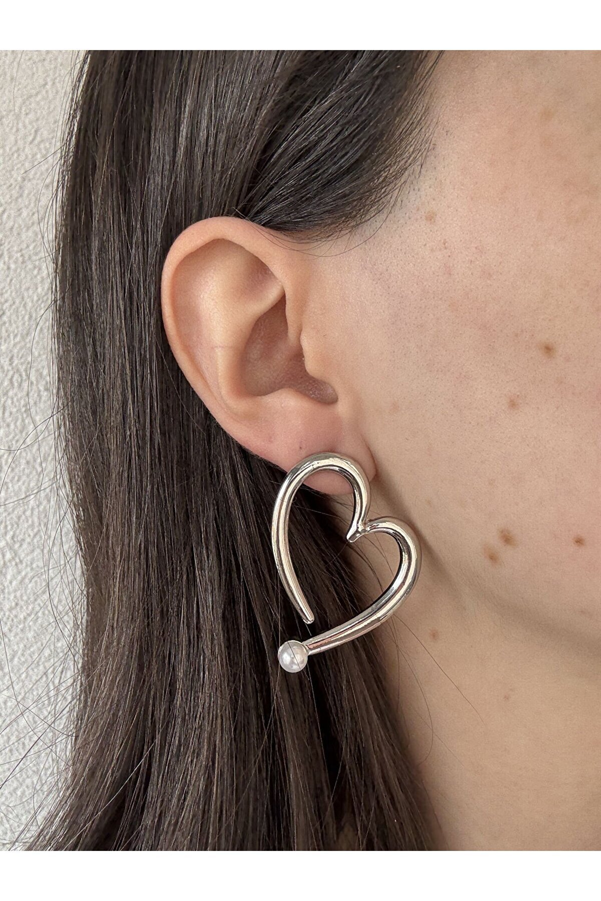 Ateli̇er Emi̇ne İnci̇ Detaylı Kalp Küpe