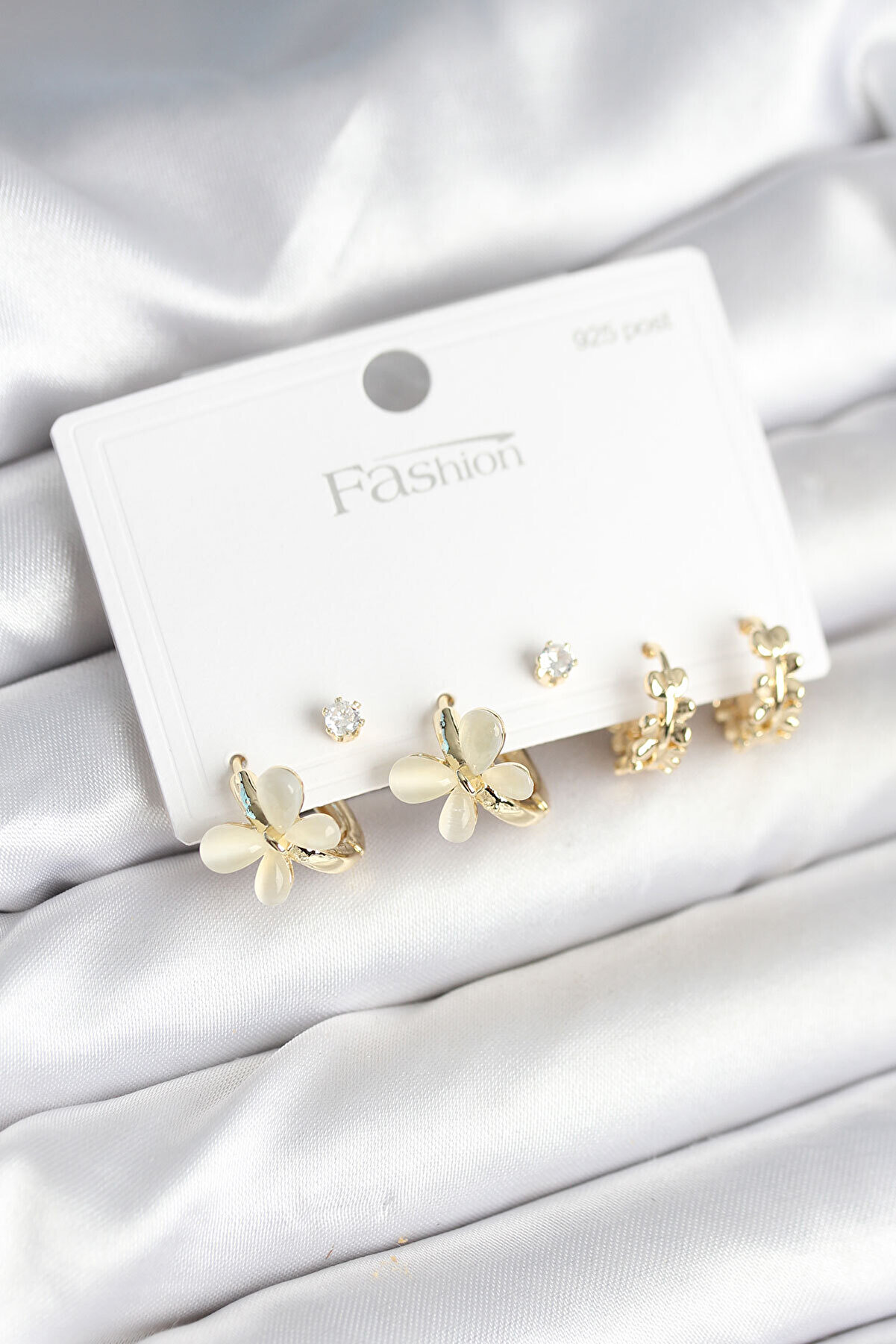 Toptan Bulurum Model Gold Renk Pirinç 925 Ayar Gümüş Çivili Kadın Küpe Seti