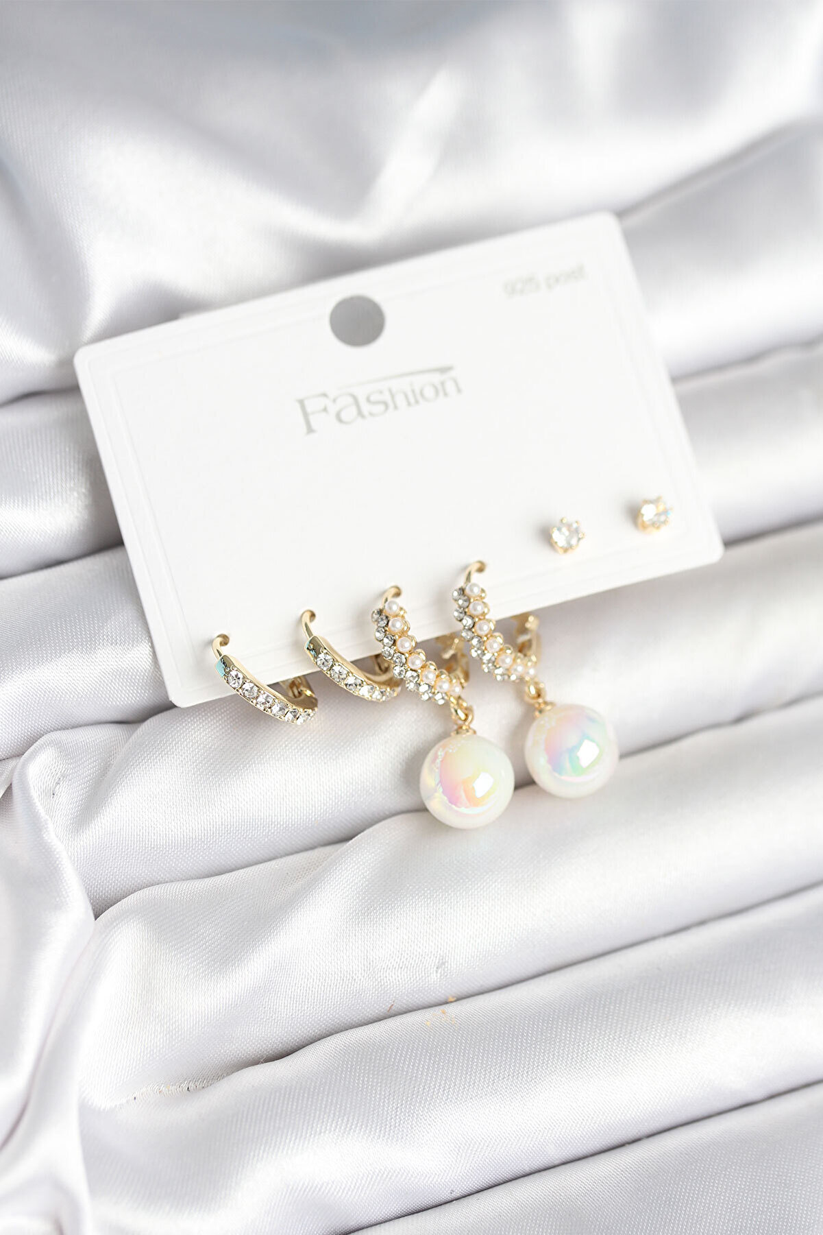 Toptan Bulurum Pirinç Gold Renk İncili 925 Ayar Gümüş Çivi Kadın Küpe Seti