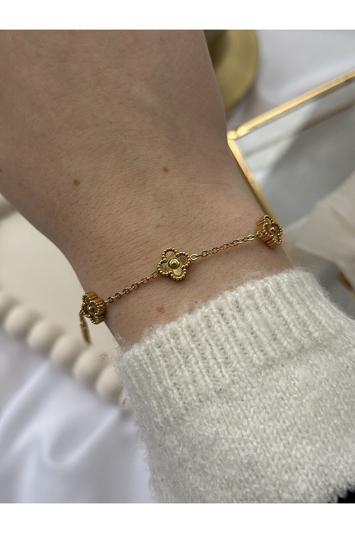 Ateli̇er Emi̇ne Mi̇ni̇k Yonca Detaylı Gold Bi̇lekli̇k