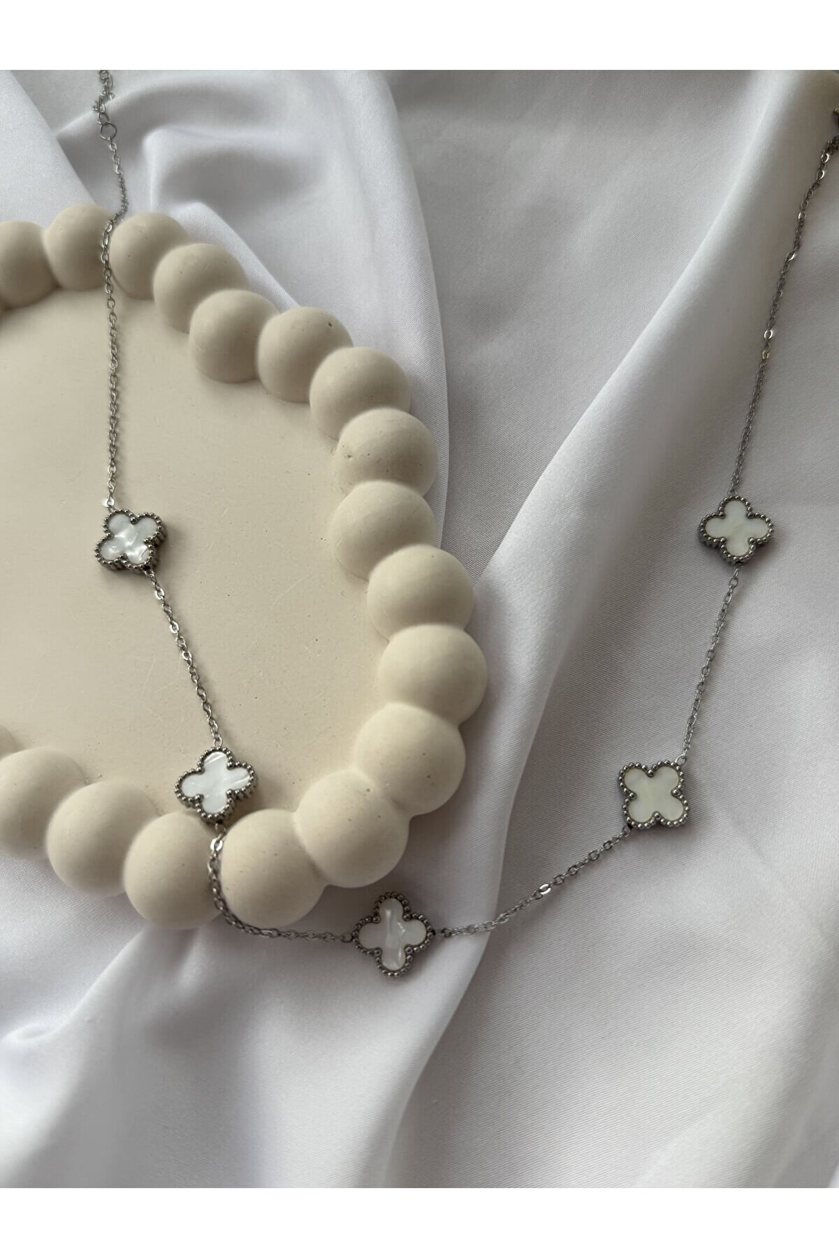 Ateli̇er Emi̇ne Beş Yonca Kolye