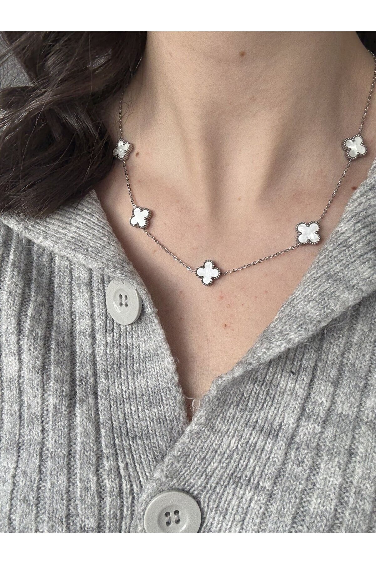 Ateli̇er Emi̇ne Beş Yonca Kolye