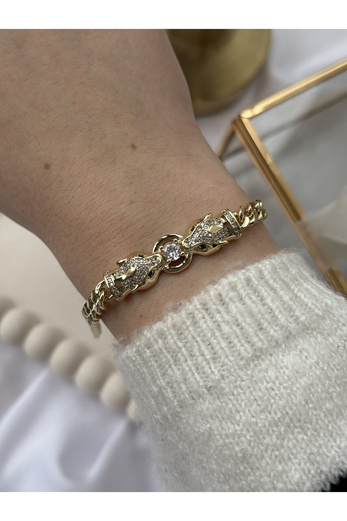 Ateli̇er Emi̇ne Kurt Fi̇gürlü Tasarım Bi̇lekli̇k