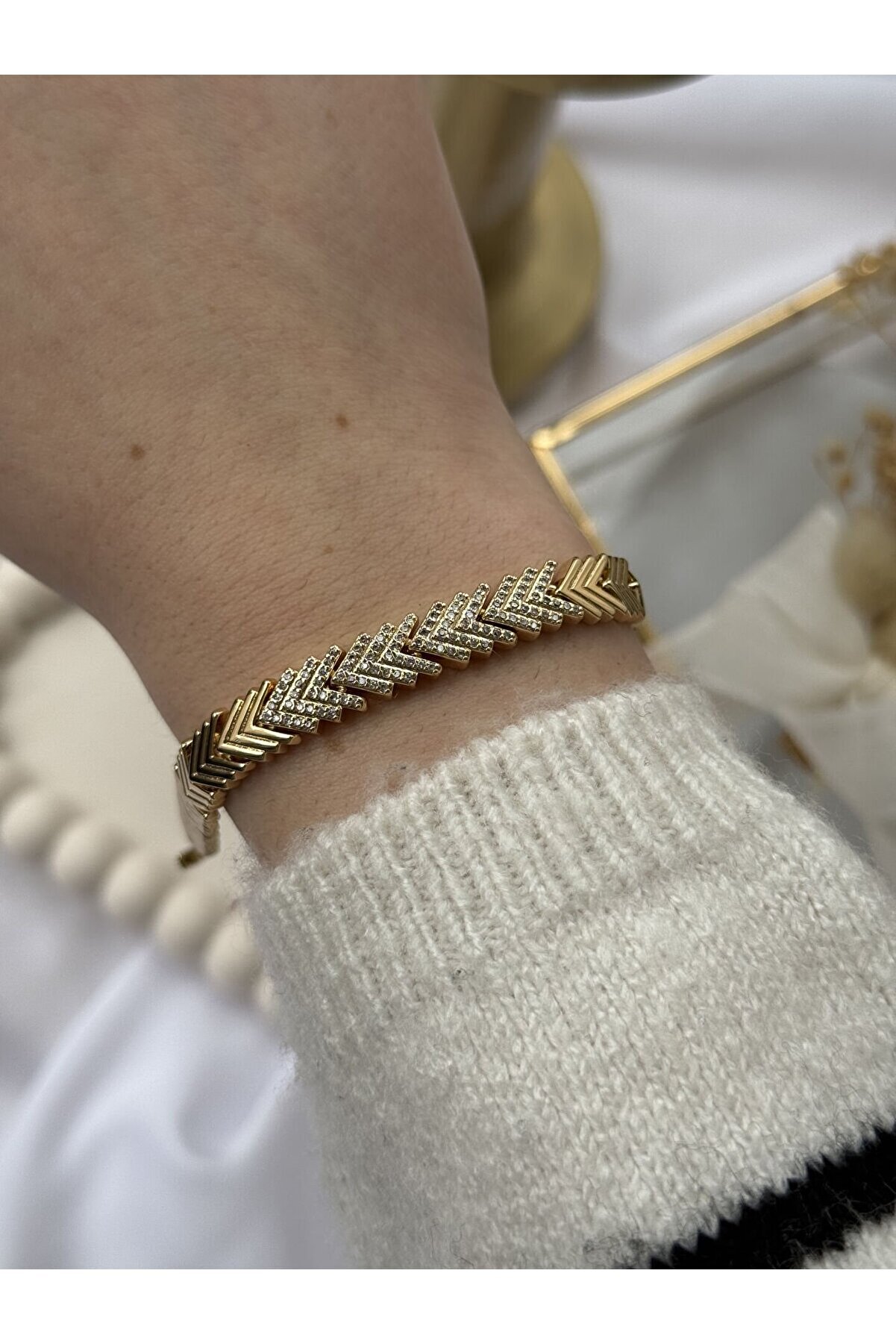 Ateli̇er Emi̇ne Zi̇rkon Taşlı Balıksırtı Bi̇lekli̇k