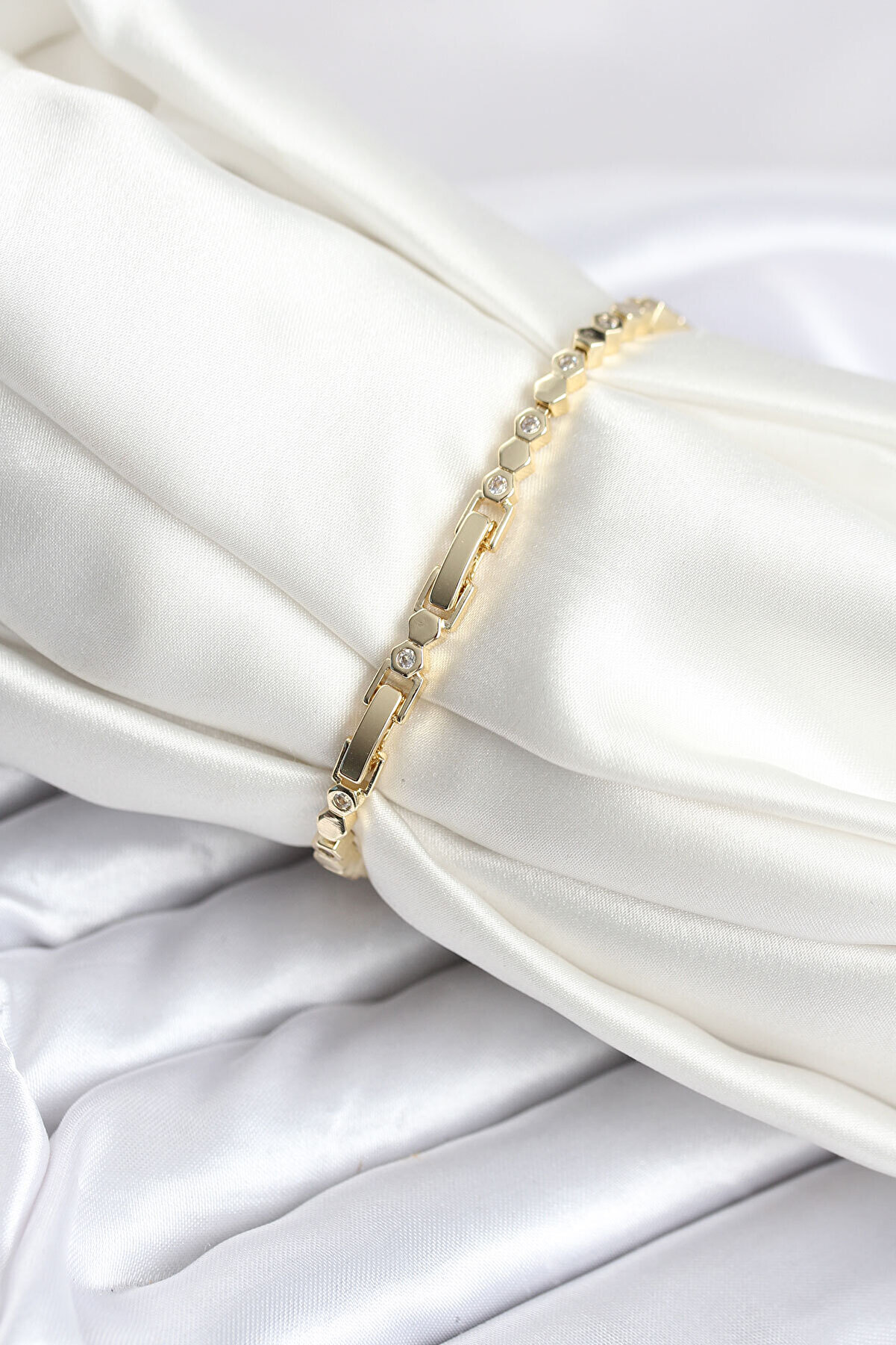 Pi̇ri̇nç Gold Renk İnce Petek Model Kadın Bi̇lekli̇k