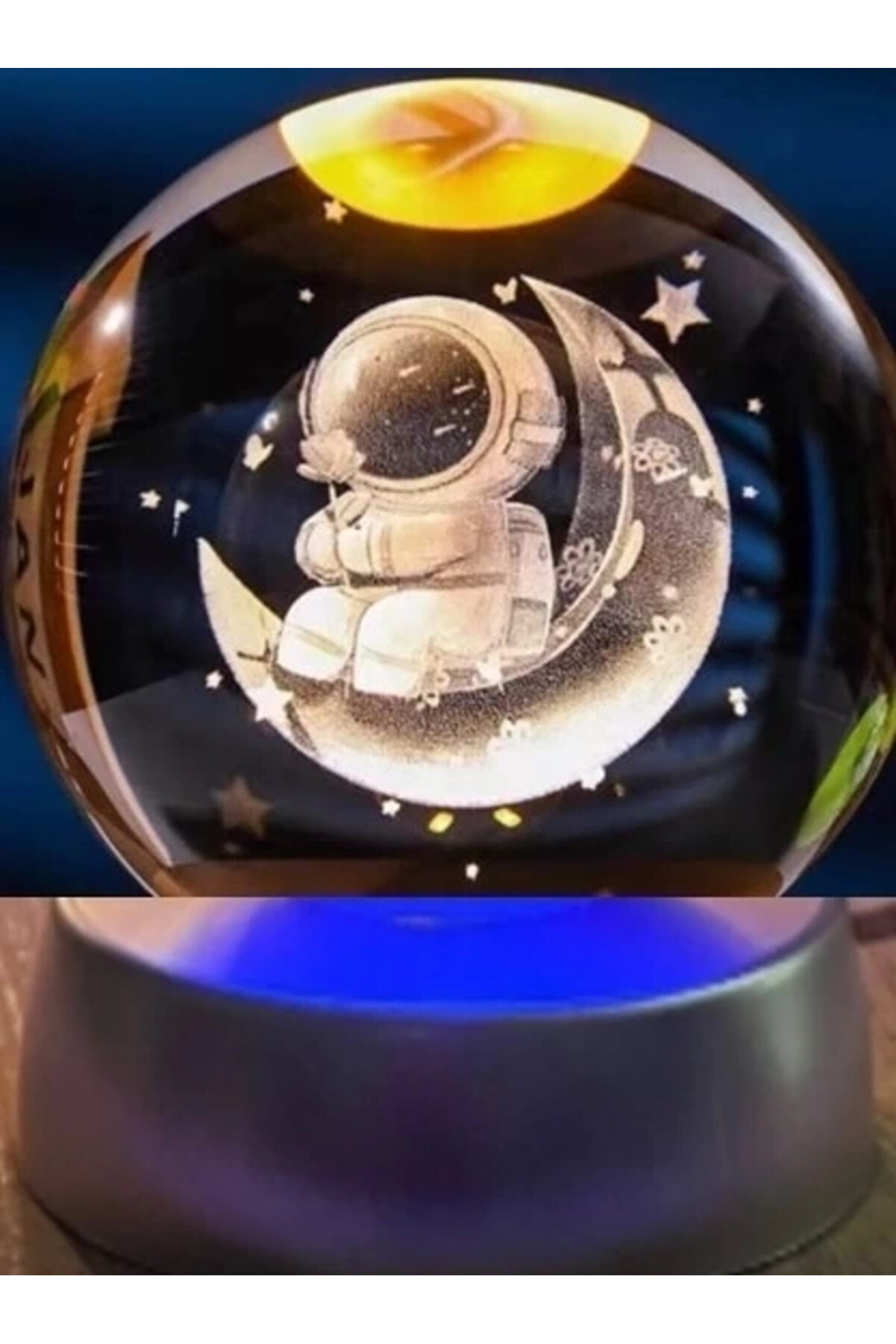 gizmurstore Dekoratif Ay Üstünde Astronot Tasarımlı Plastik Altlıklı Cam Küre