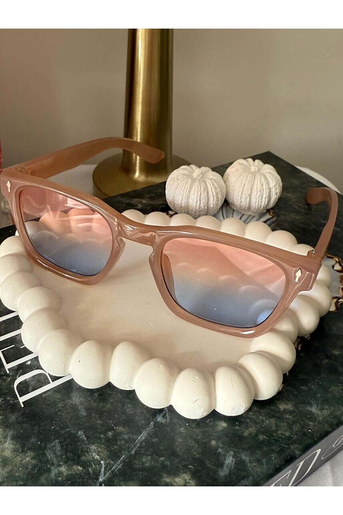 Ateli̇er Emi̇ne Pembe Mavi̇ Cam Egzoti̇k Güneş Gözlüğü