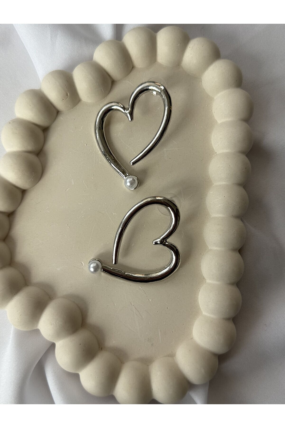 Ateli̇er Emi̇ne İnci̇ Detaylı Kalp Küpe