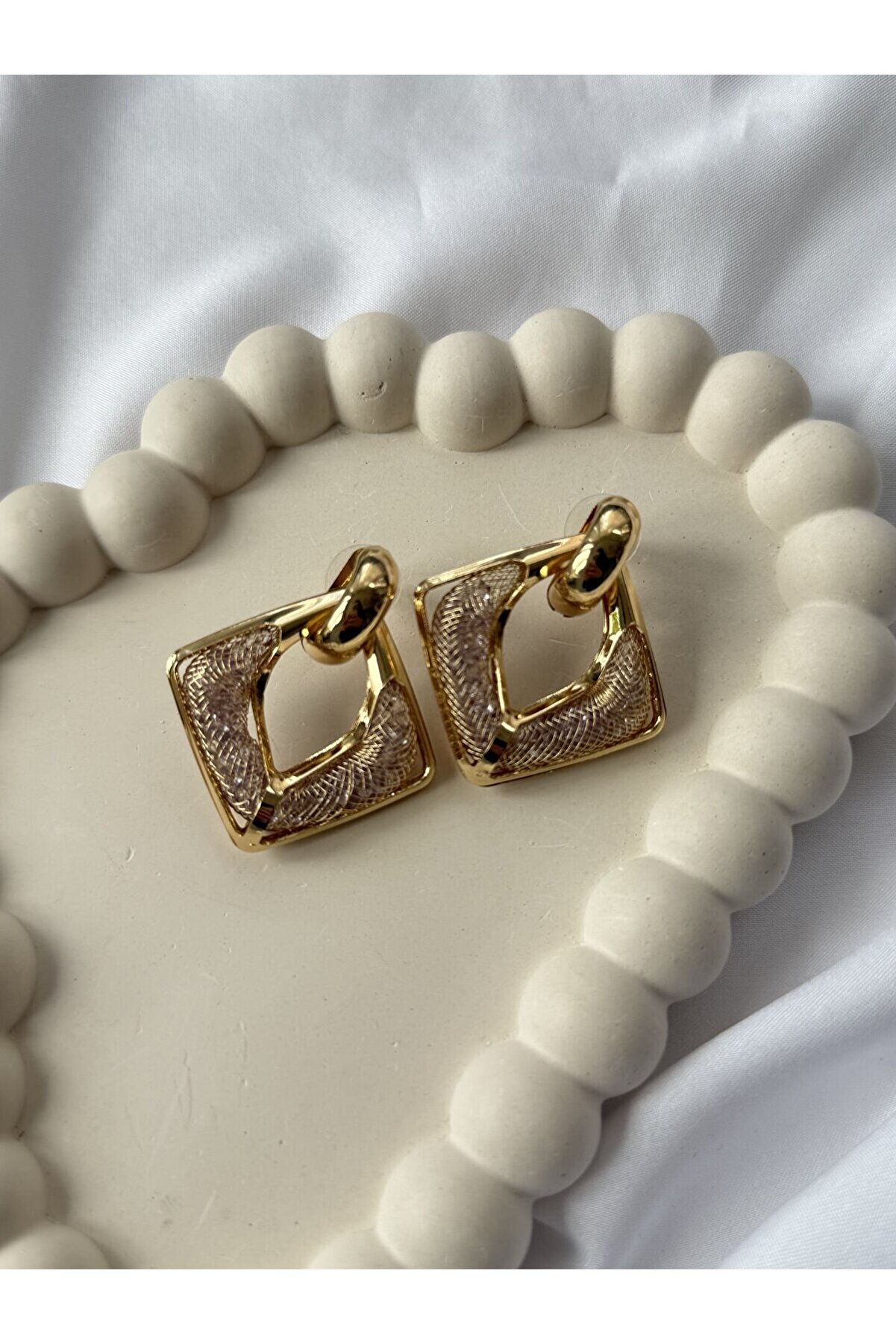 Ateli̇er Emi̇ne Işıltı Detaylı Gold Küpe