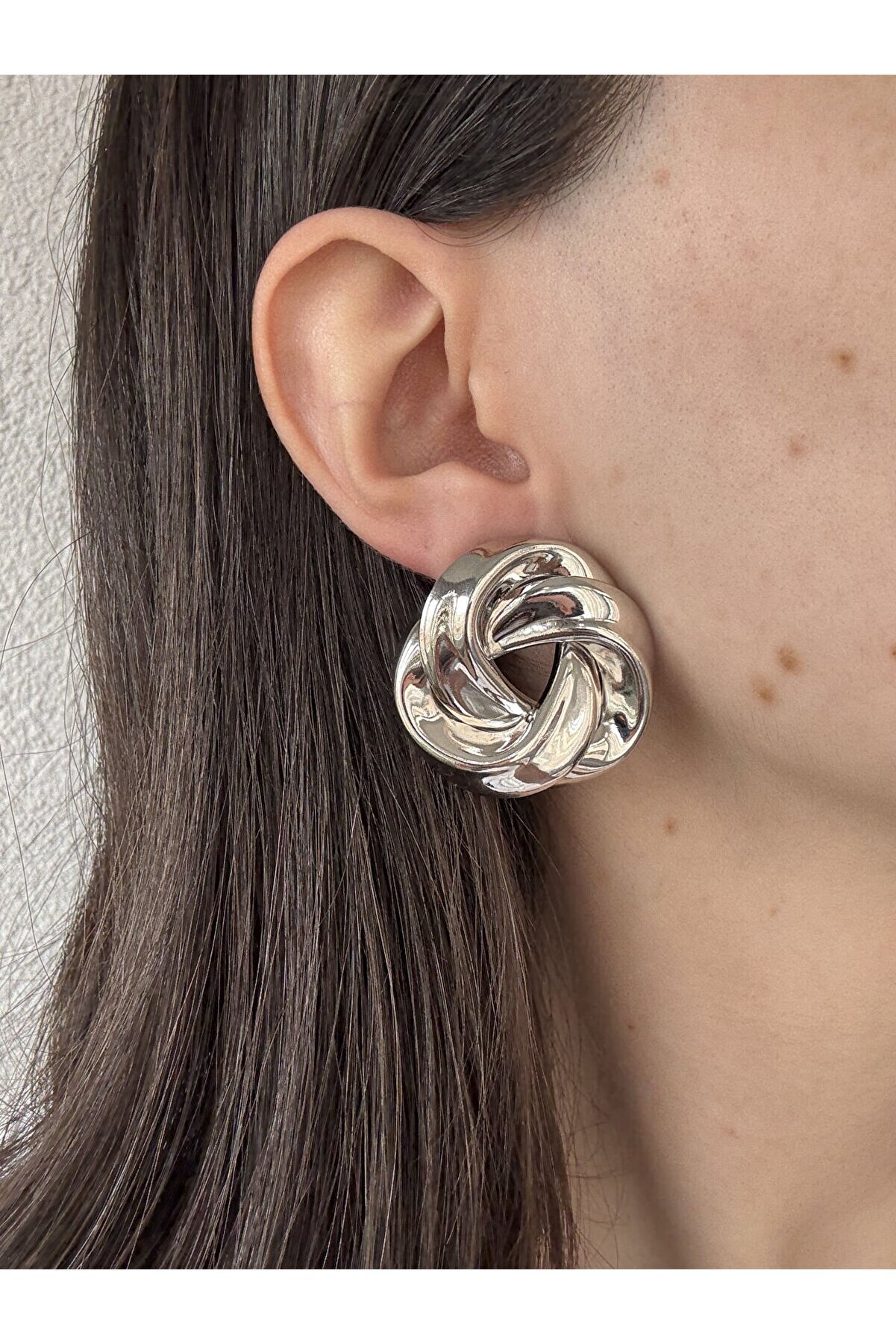 Ateli̇er Emi̇ne Sarmal Halka Küpe