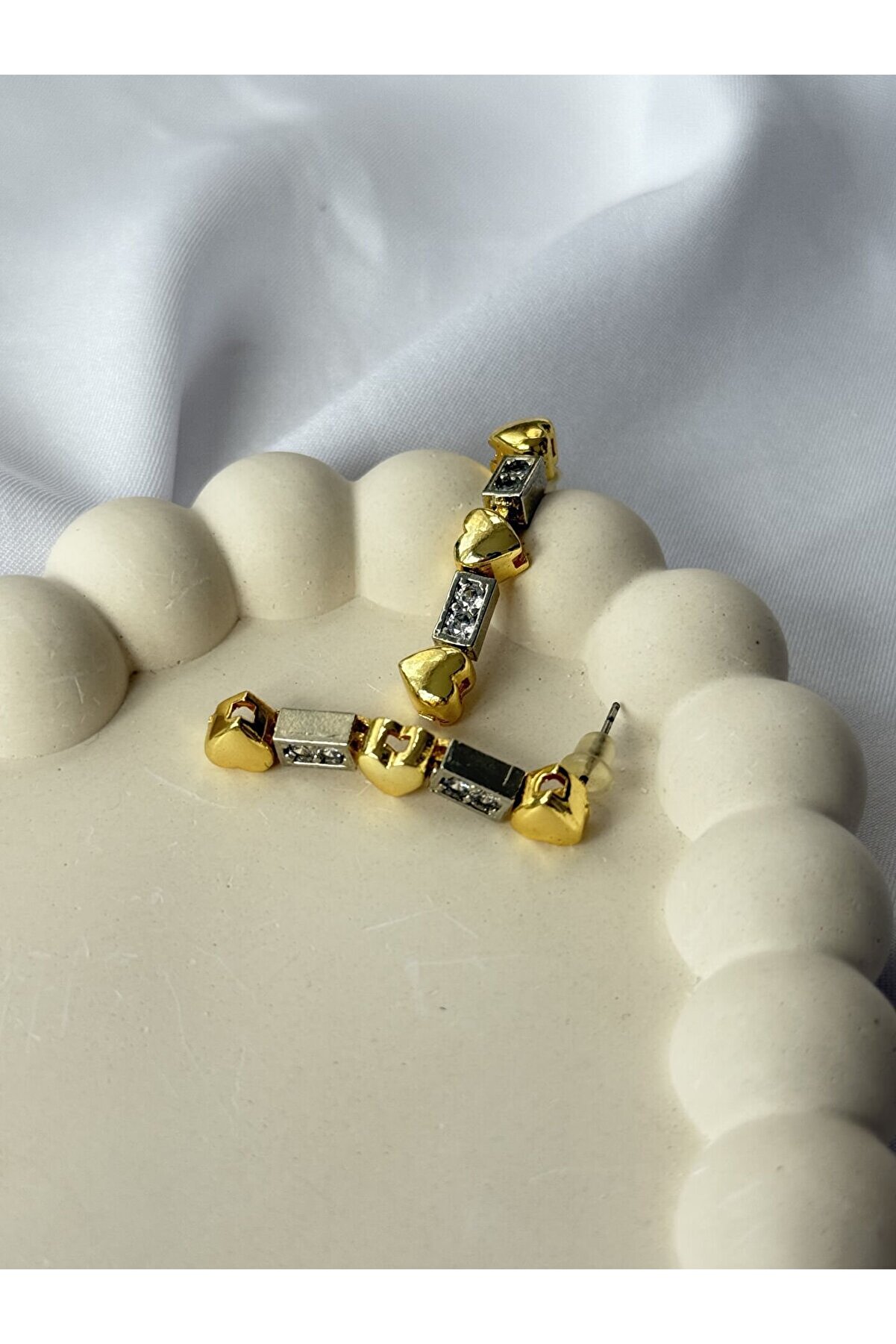 Ateli̇er Emi̇ne Kalp Desenli̇ Sallantılı Küpe