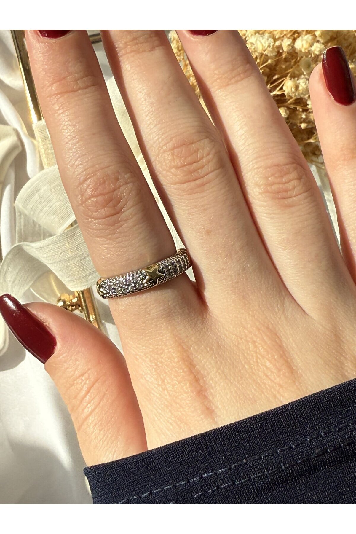 Ateli̇er Emi̇ne Gold Yıldız Detaylı Yüzük