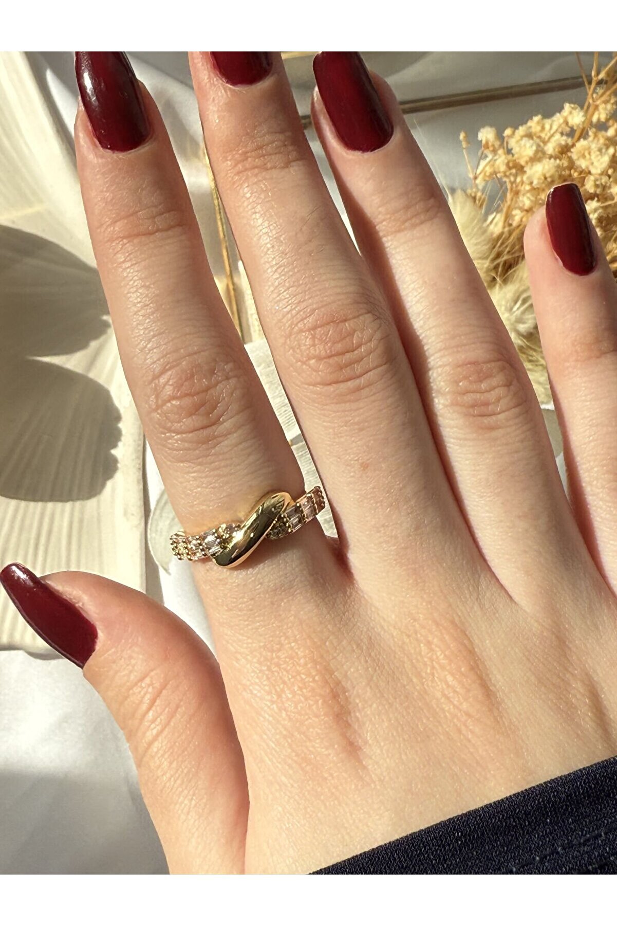 Ateli̇er Emi̇ne Gold Burgu Yüzük