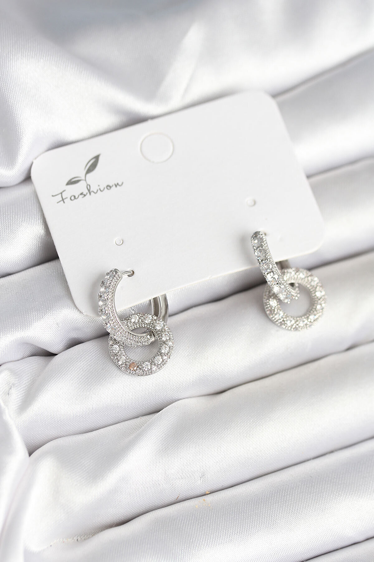 Toptan Bulurum Gümüş Renk Pirinç Zirkon Taşlı Halka Model Kadın Küpe