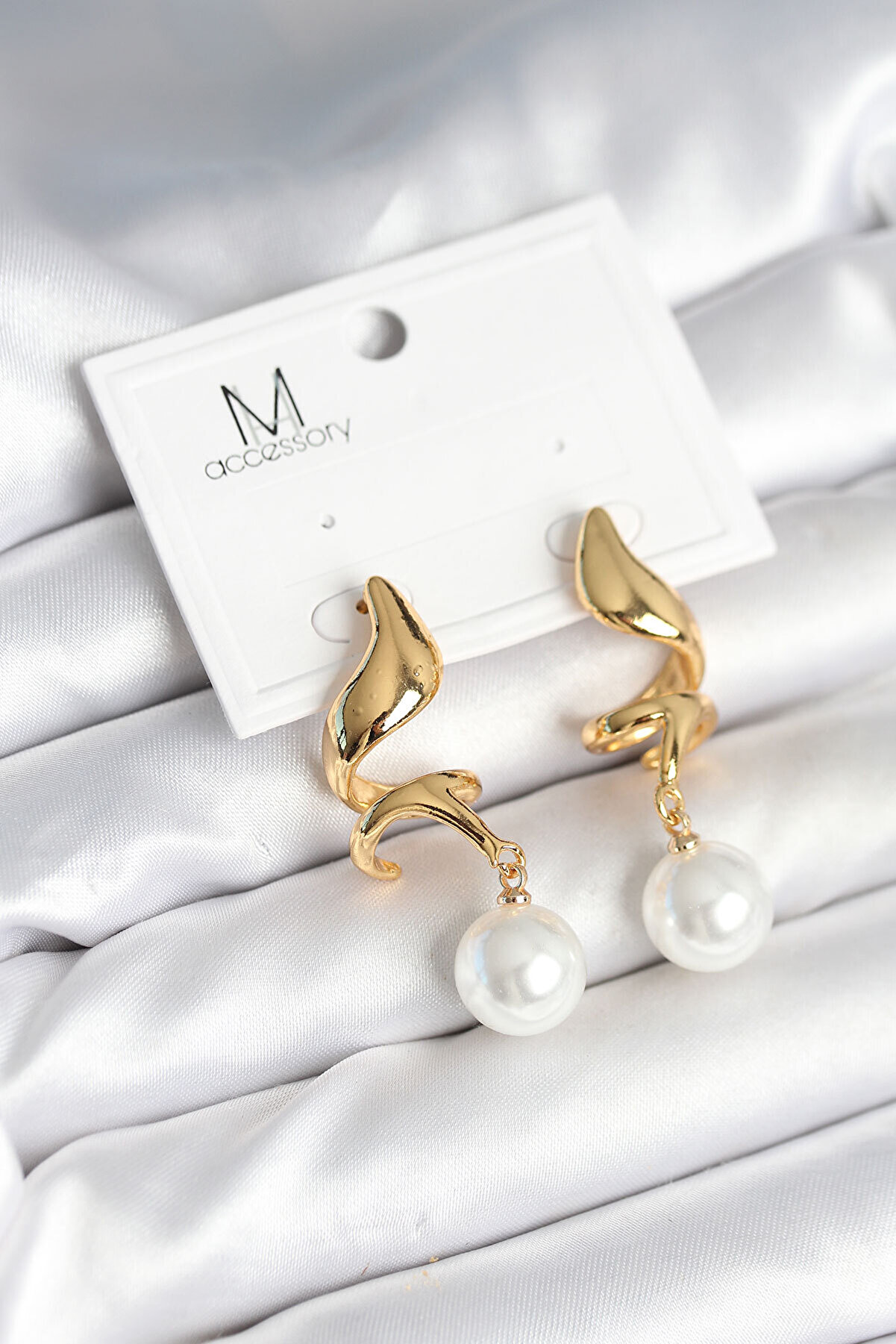 Toptan Bulurum inci Detaylı Sarmal Model Gold Renk Pirinç Kadın Küpe