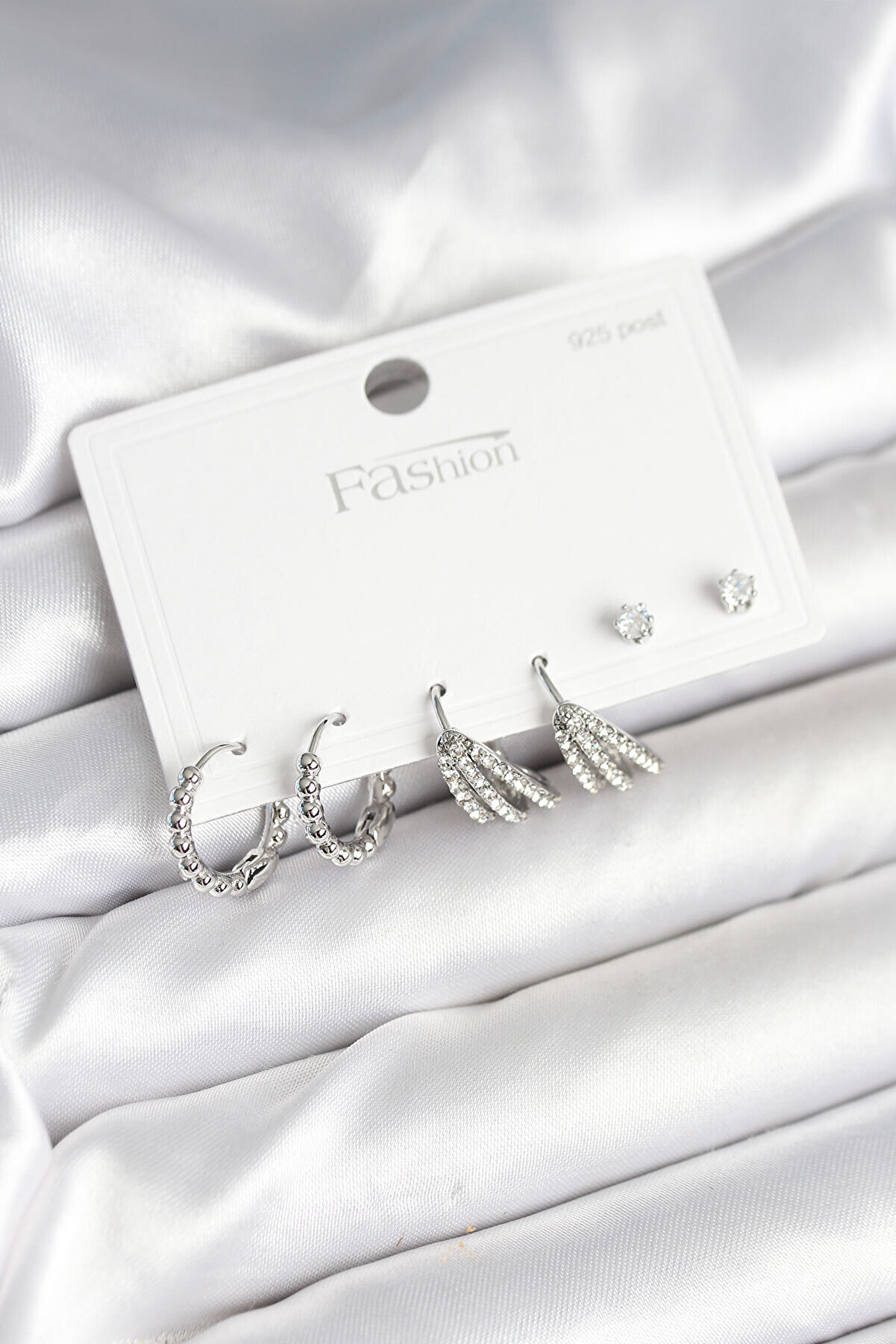 Toptan Bulurum Pirinç Gümüş Renk Zirkon Taşlı 925 Gümüş Çivili Kadın Küpe Seti