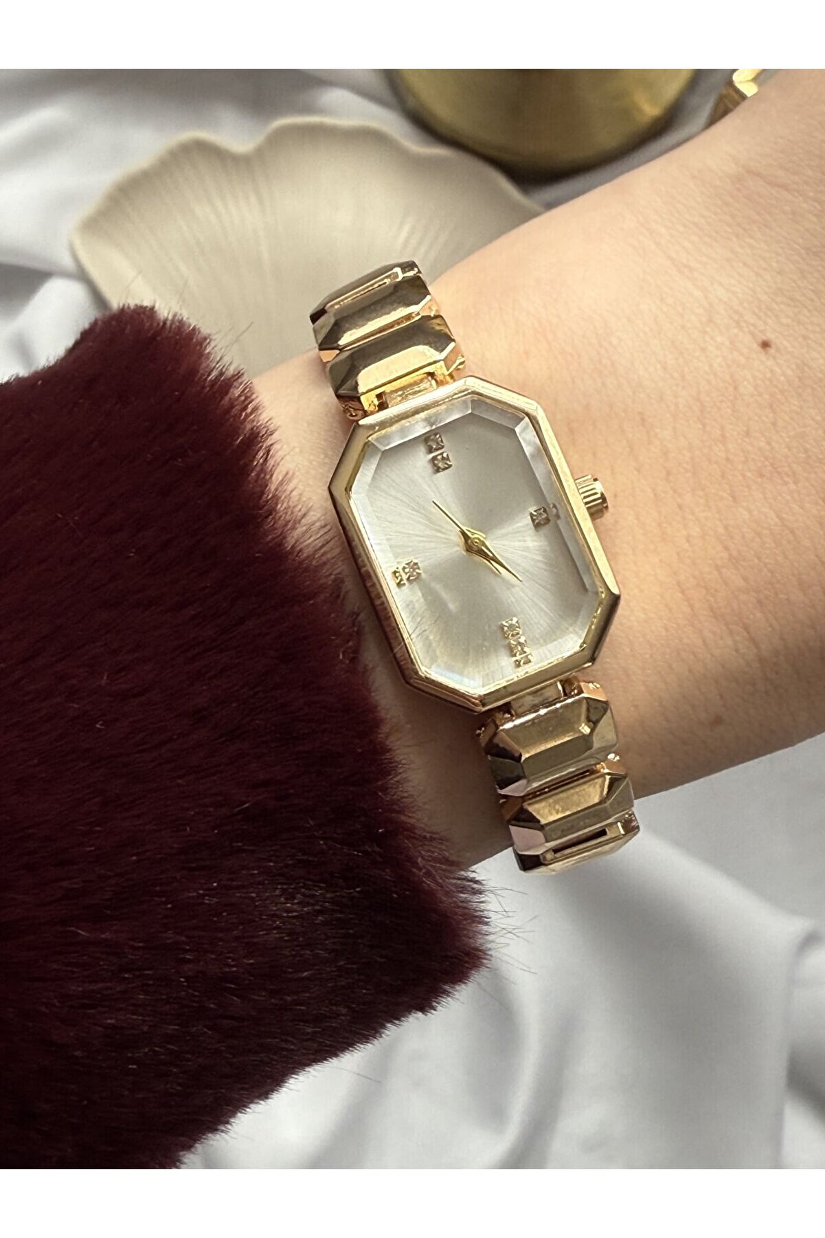 Ateli̇er Emi̇ne Gold Baklalı Şık Saat