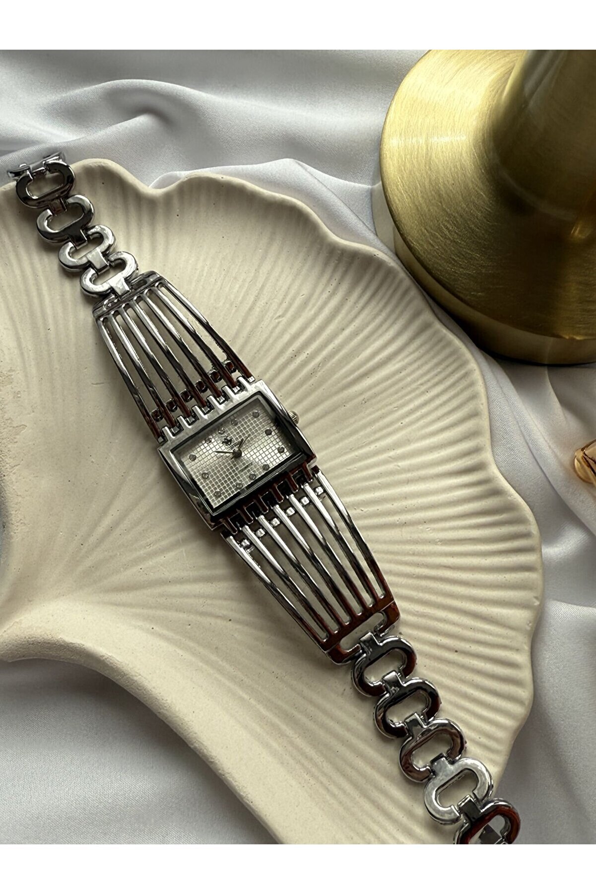 Ateli̇er Emi̇ne Çeli̇k Kaburga Tasarım Saat