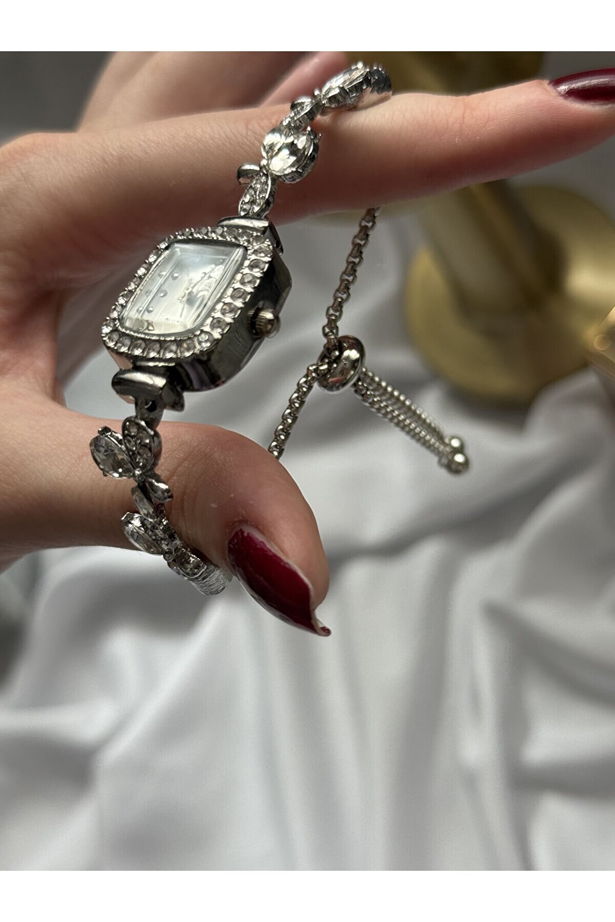 Ateli̇er Emi̇ne Çi̇çek Moti̇fli̇ Bi̇lekli̇k Model Saat