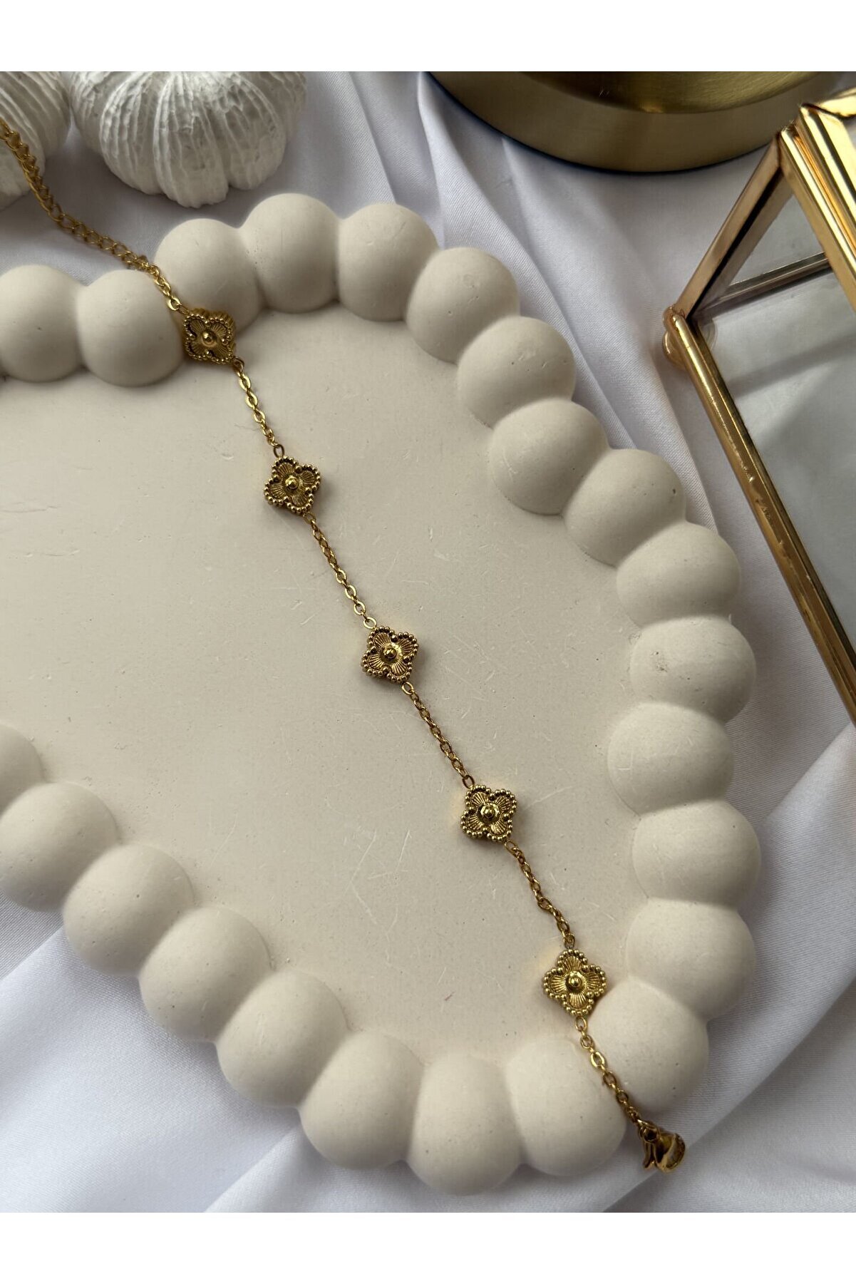 Ateli̇er Emi̇ne Mi̇ni̇k Yonca Detaylı Gold Bi̇lekli̇k