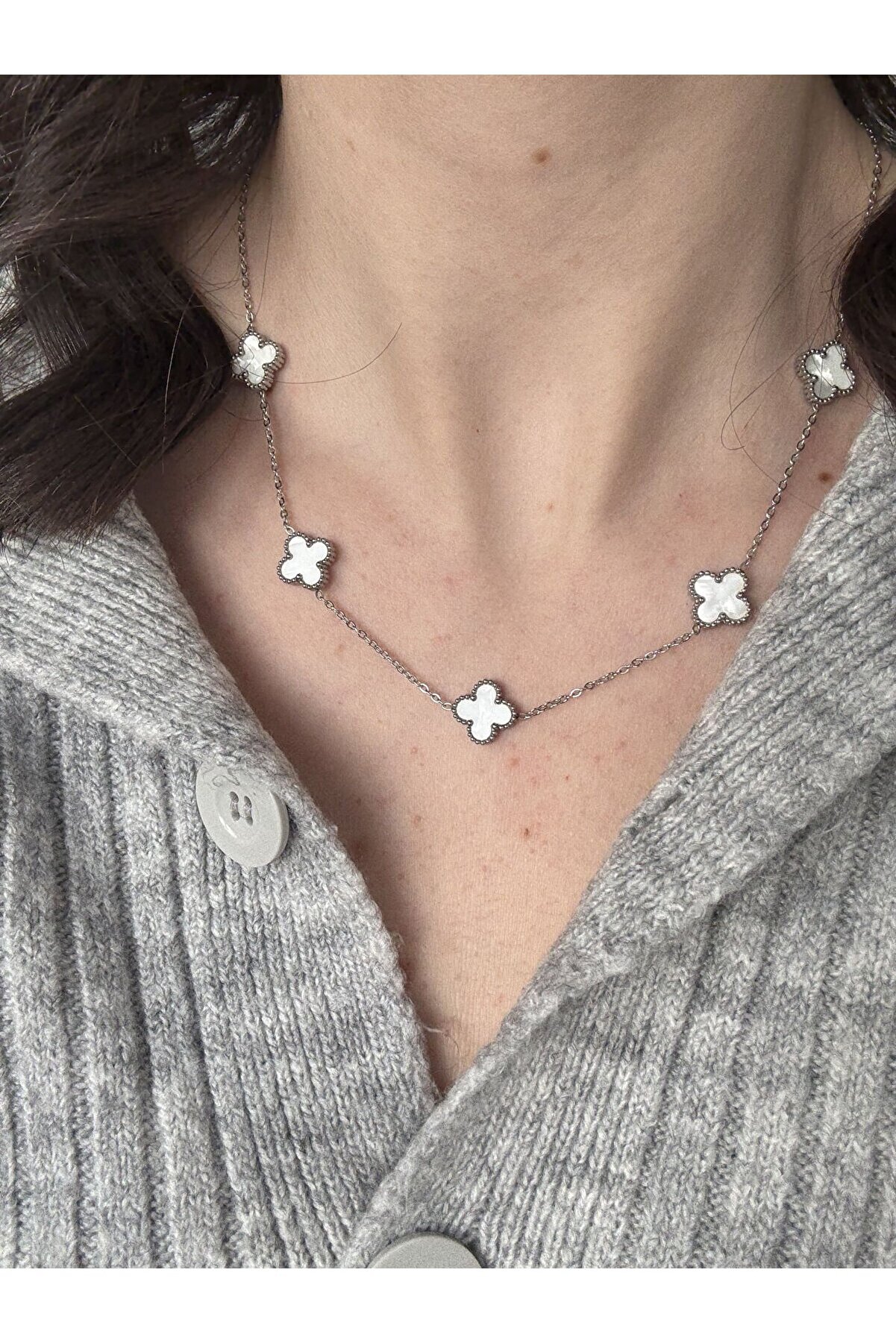 Ateli̇er Emi̇ne Beş Yonca Kolye