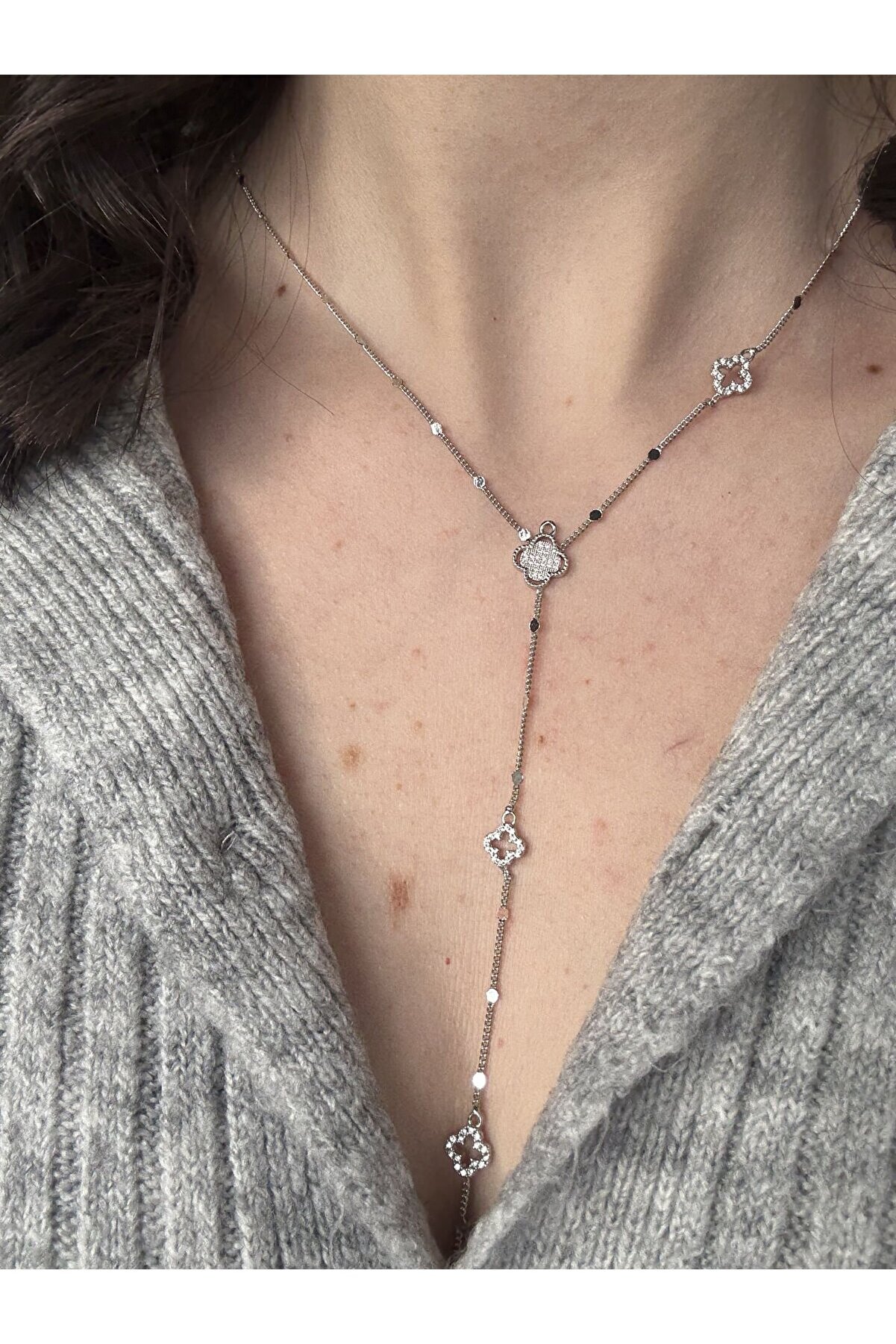 Ateli̇er Emi̇ne Yonca Detaylı Y Kolye