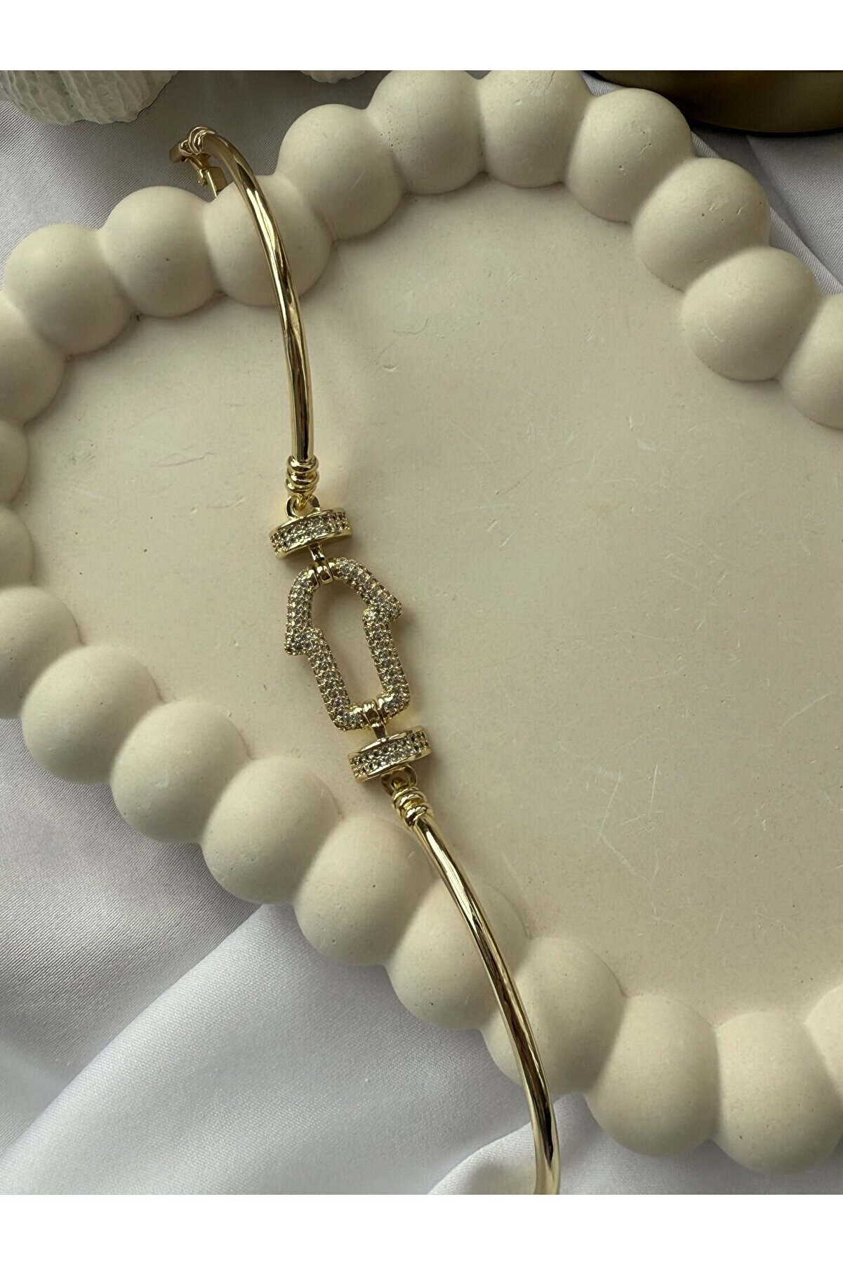 Ateli̇er Emi̇ne Taşlı Ok Detaylı Kelepçe Bi̇lekli̇k