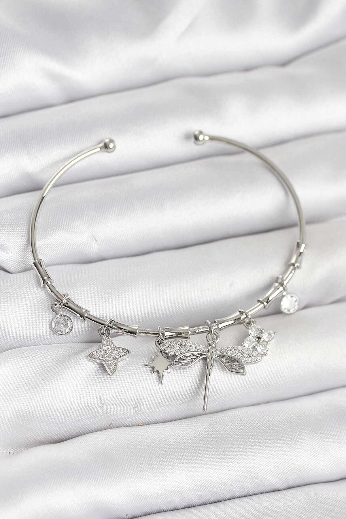 Toptan Bulurum Yusufçuk Charmlı Gümüş Renk Pirinç Kadın Bileklik