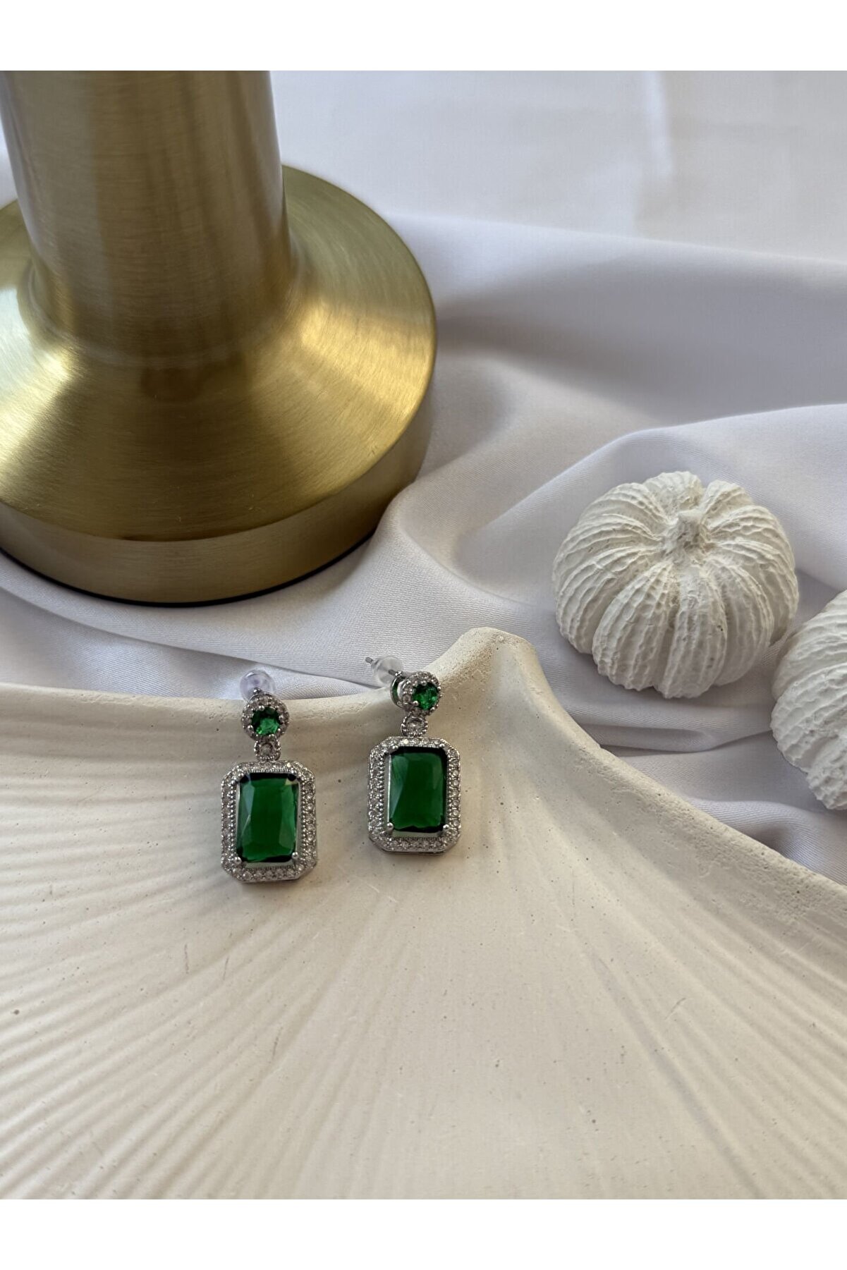 Ateli̇er Emi̇ne Yaşi̇l Zümrüt Baget Küpe