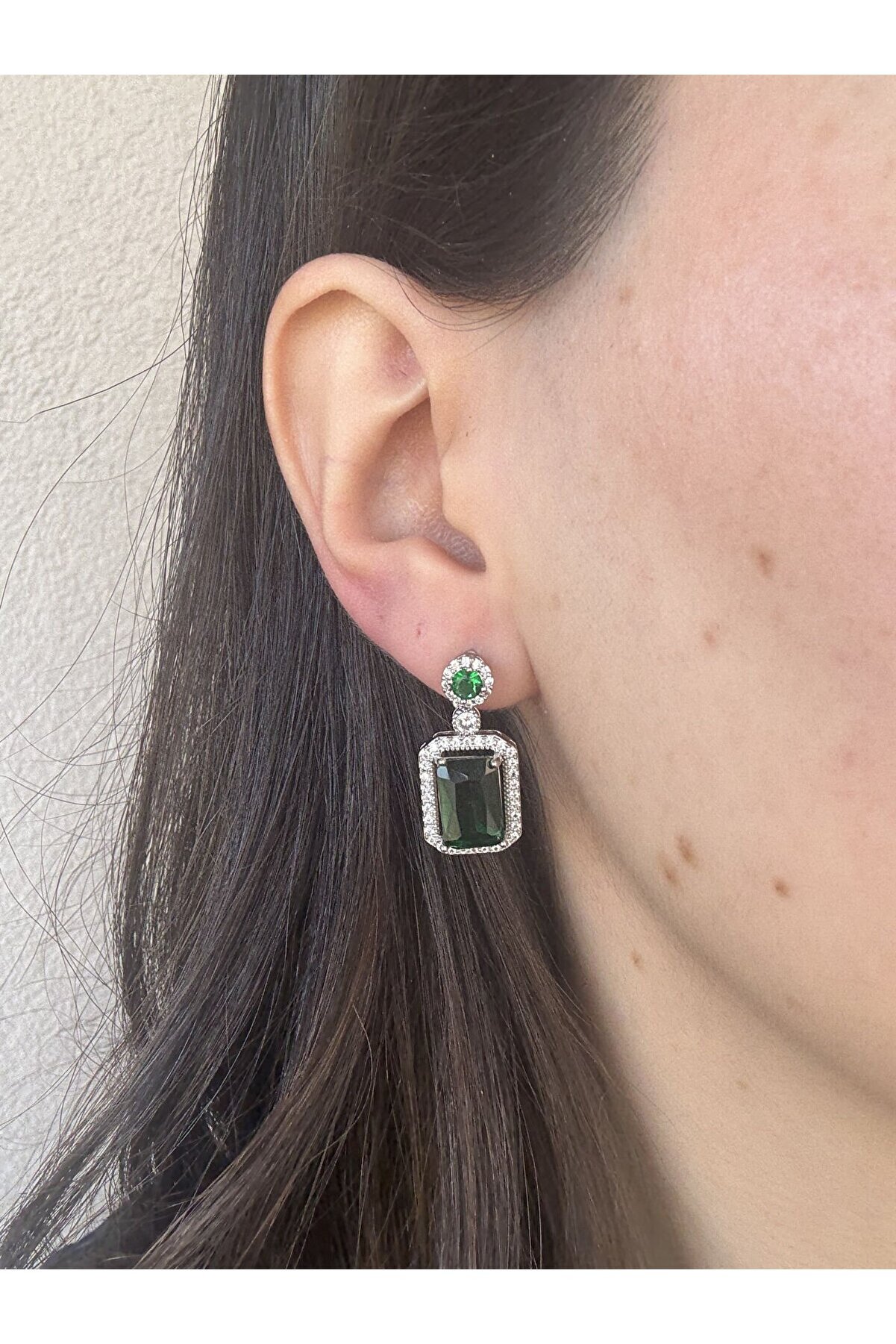 Ateli̇er Emi̇ne Yaşi̇l Zümrüt Baget Küpe