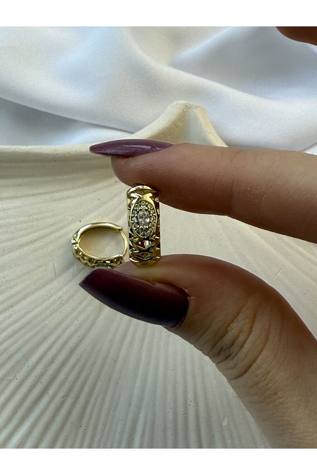 Ateli̇er Emi̇ne Taşlı Çeli̇k Küpe