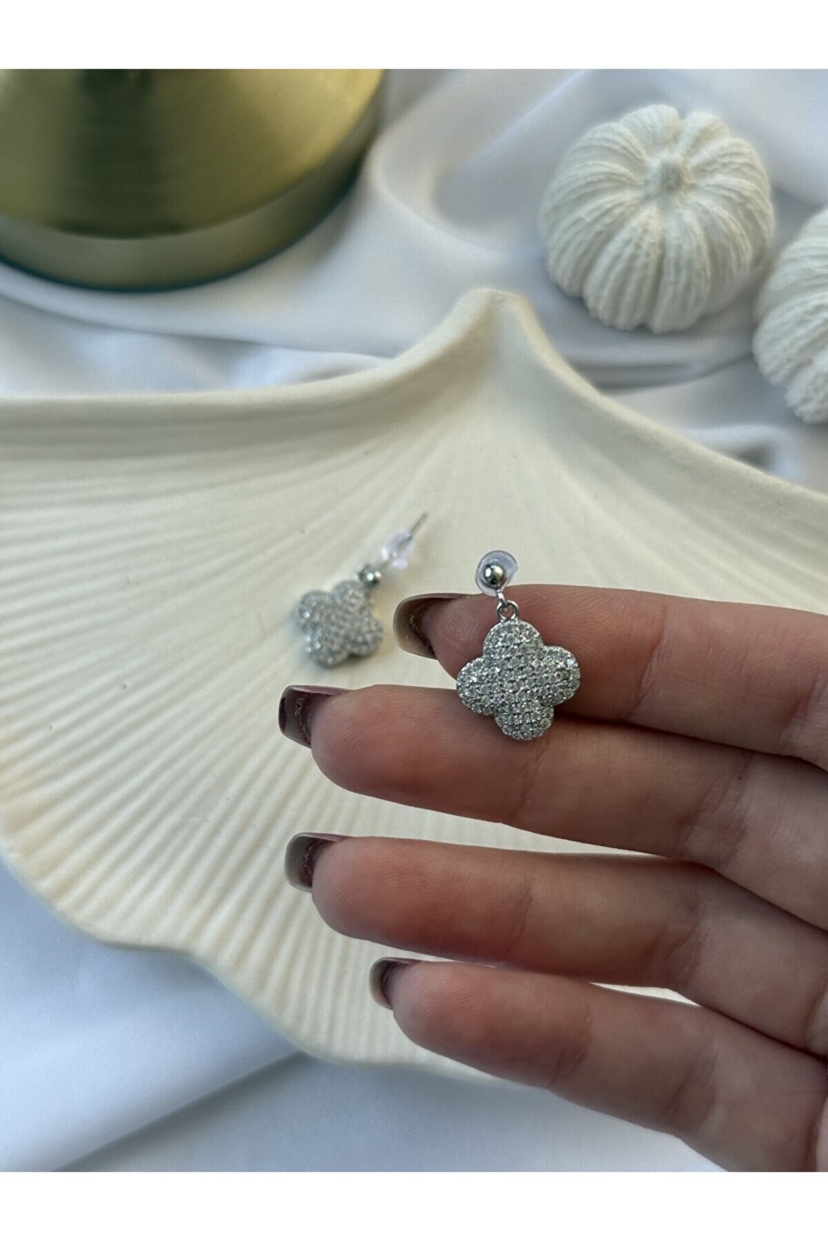 Ateli̇er Emi̇ne Taş Kaplama Yonca Küpe