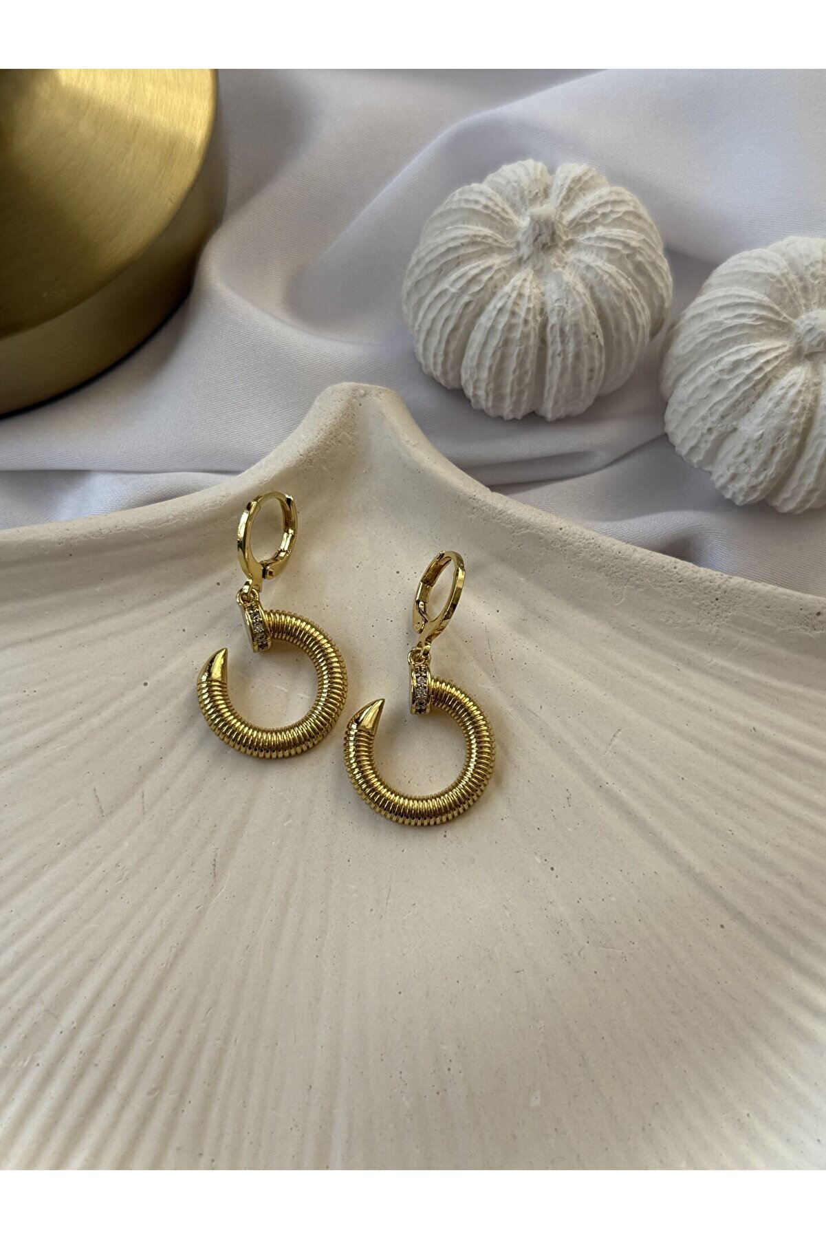 Ateli̇er Emi̇ne Yarım Tur Gold Küpe