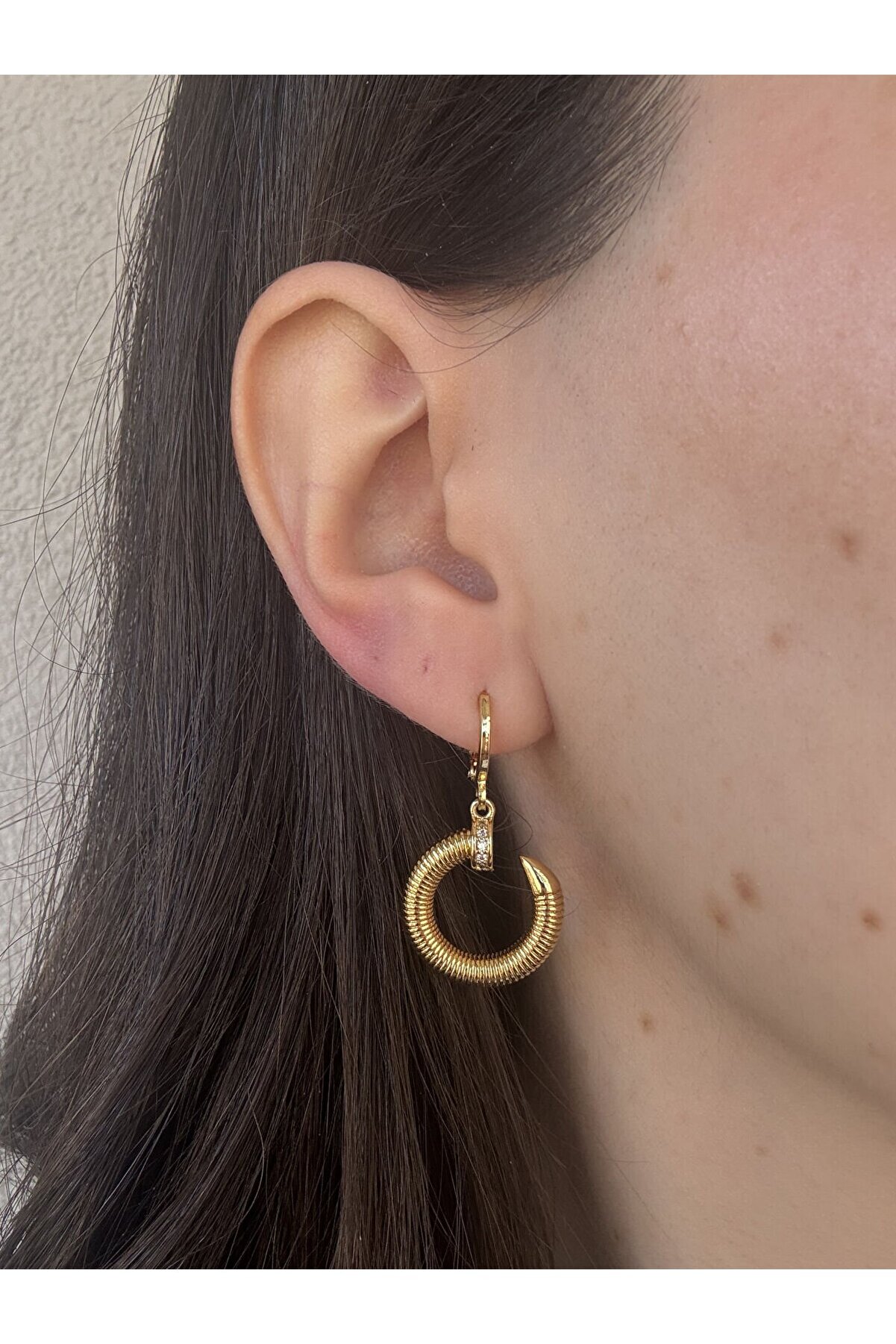 Ateli̇er Emi̇ne Yarım Tur Gold Küpe