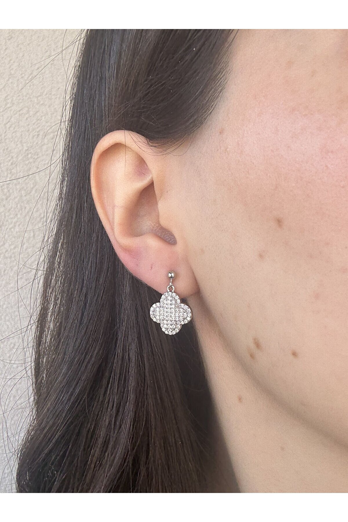 Ateli̇er Emi̇ne Taş Kaplama Yonca Küpe