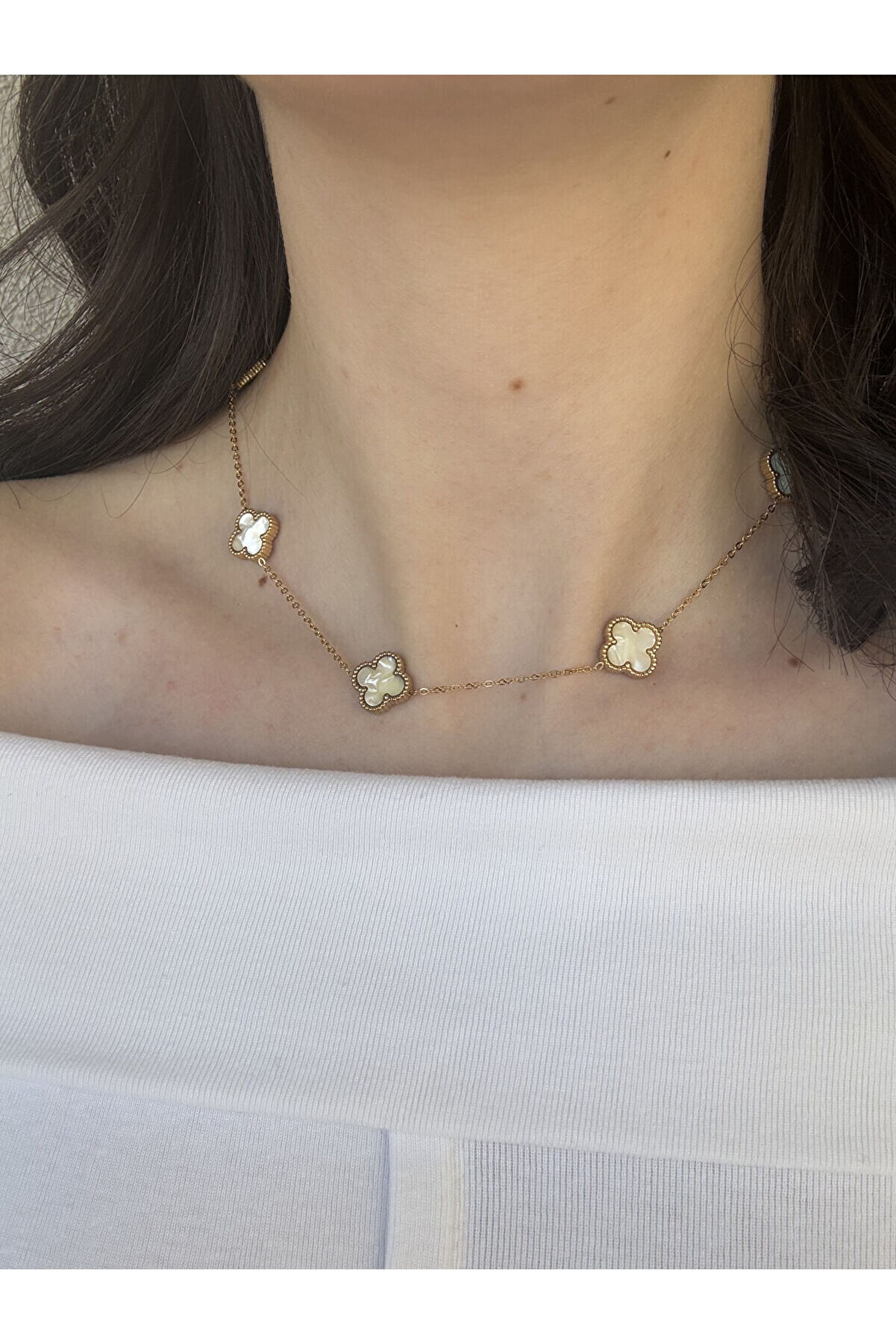 Ateli̇er Emi̇ne Beyaz Mi̇neli̇ Yonca Kolye