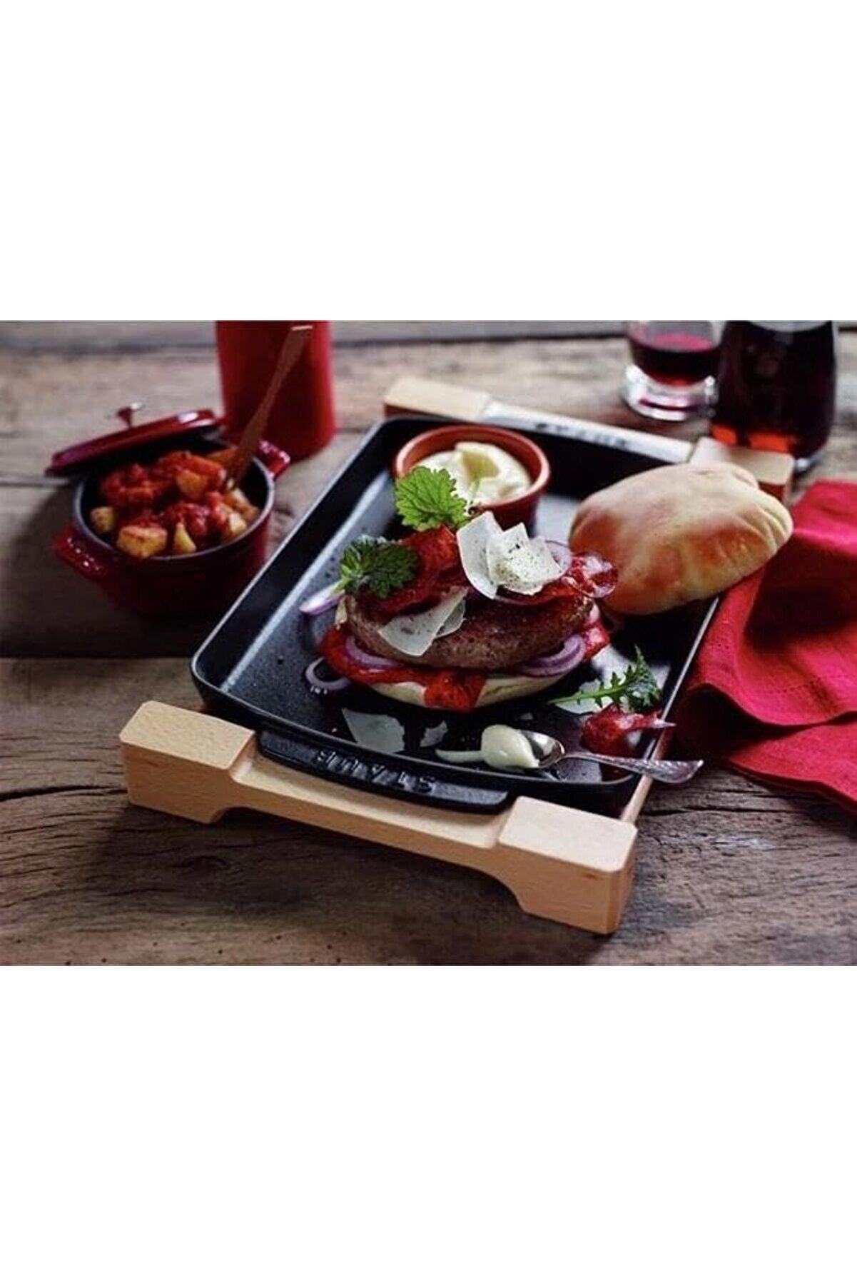 Shopverse Speci̇ali̇ti̇es Ahşap Altlıklı Döküm Servi̇s Tabağı, Si̇yah Trendfli̇ck 1014773