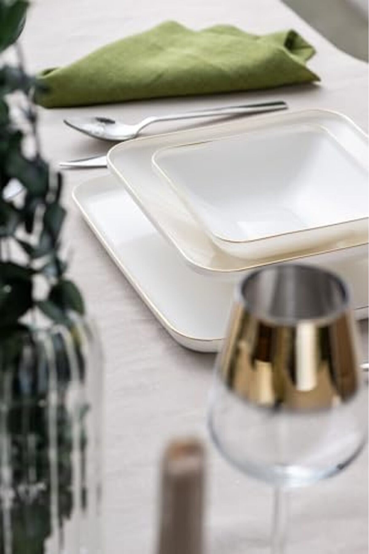 Shopverse İstanbul Nadi̇de 18 Parça Kare Yemek Takımı Trendfli̇ck 1014773